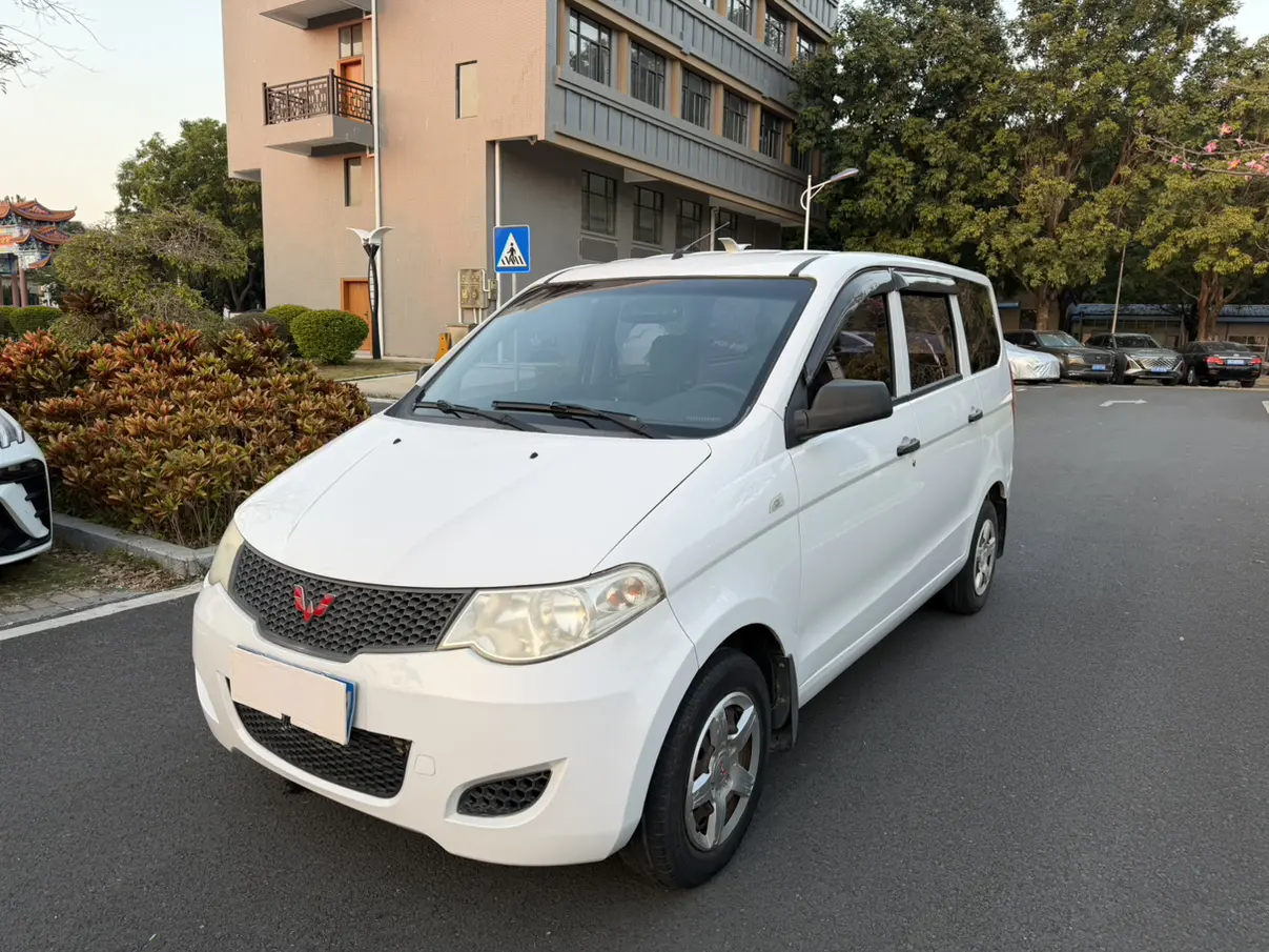 Wuling Hongguang  из Китая