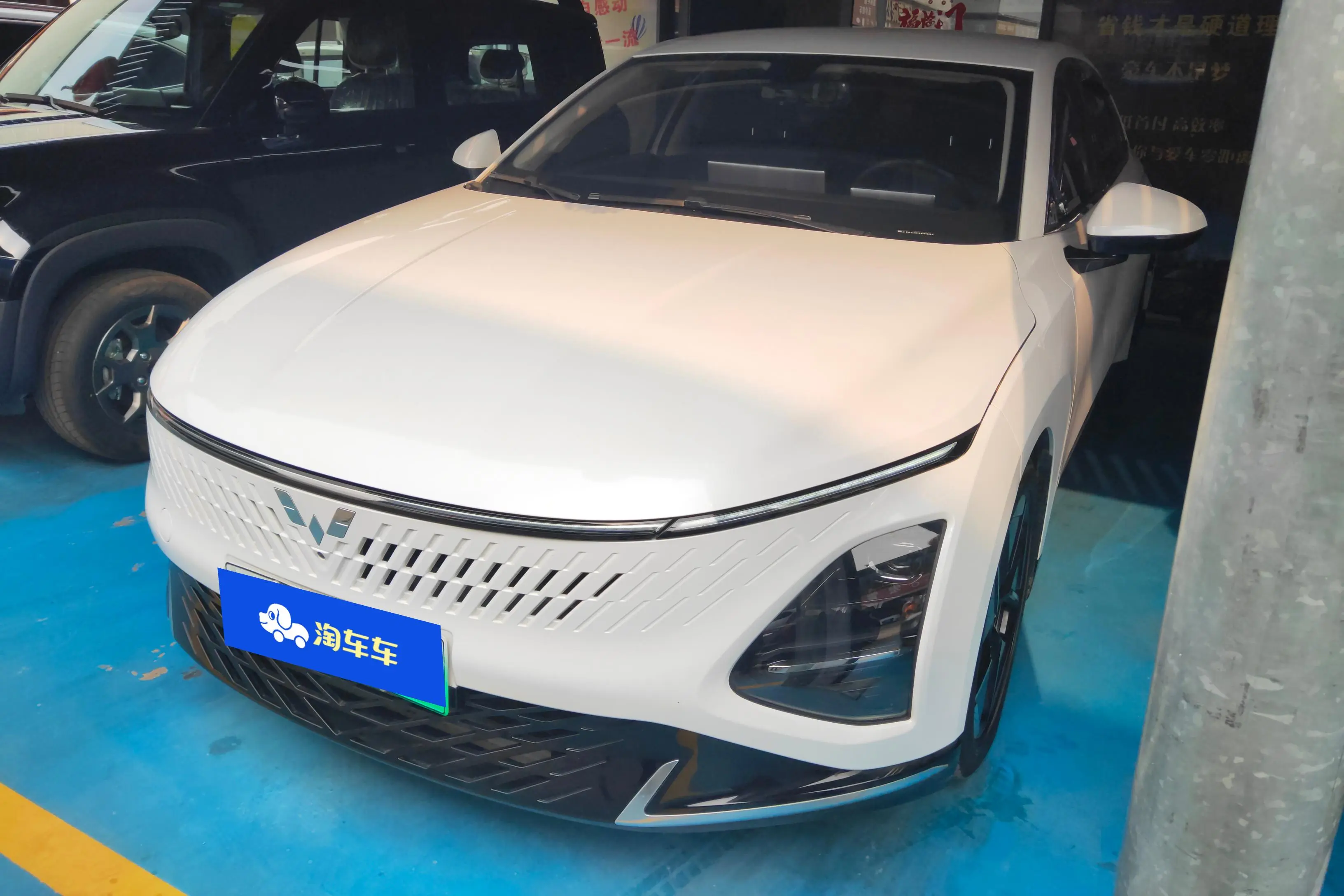 Wuling Starlight PHEV  из Китая