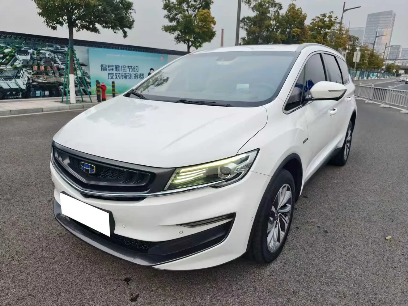 Geely Jiaji PHEV  из Китая