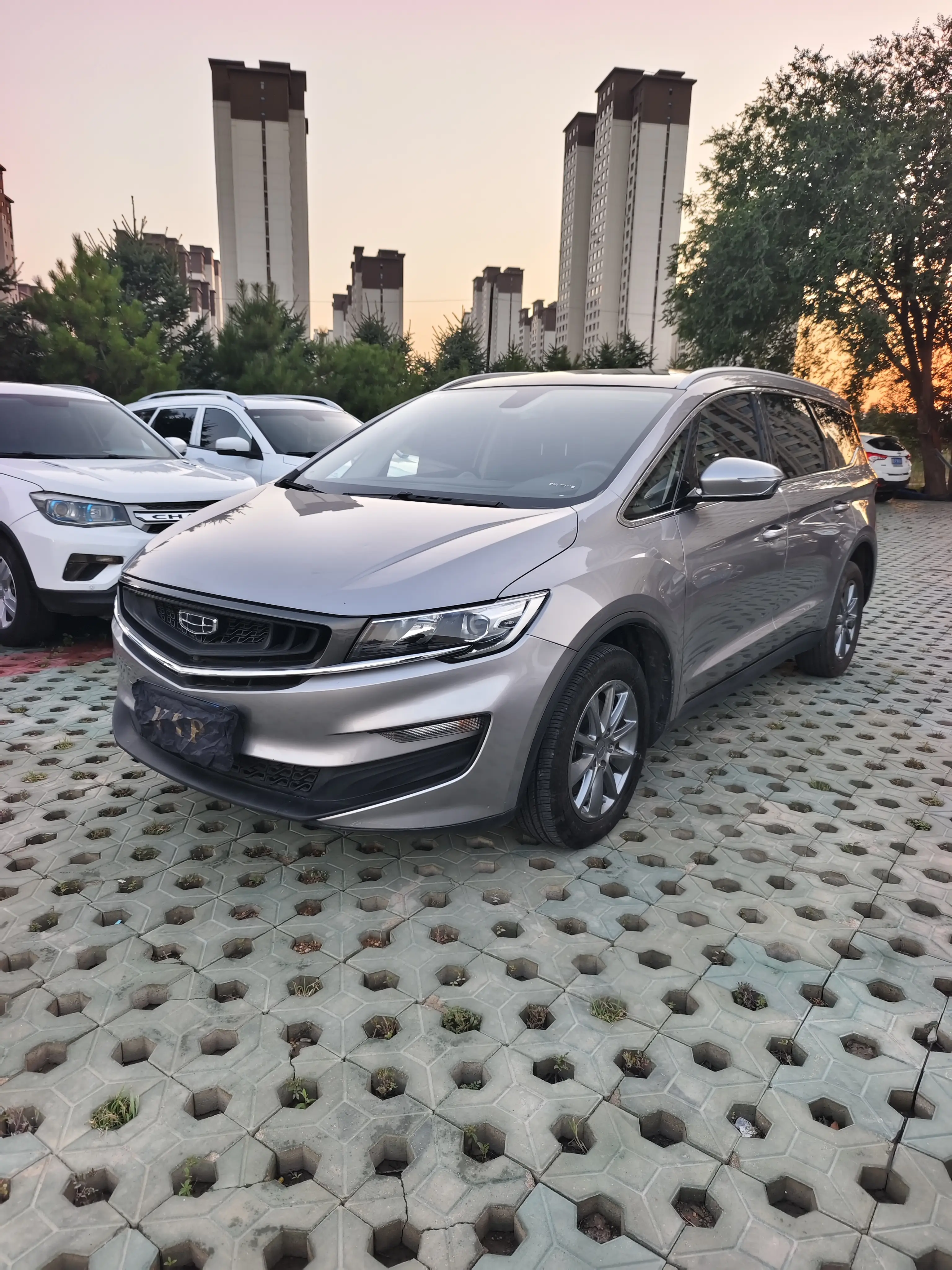 Geely Jiaji  из Китая