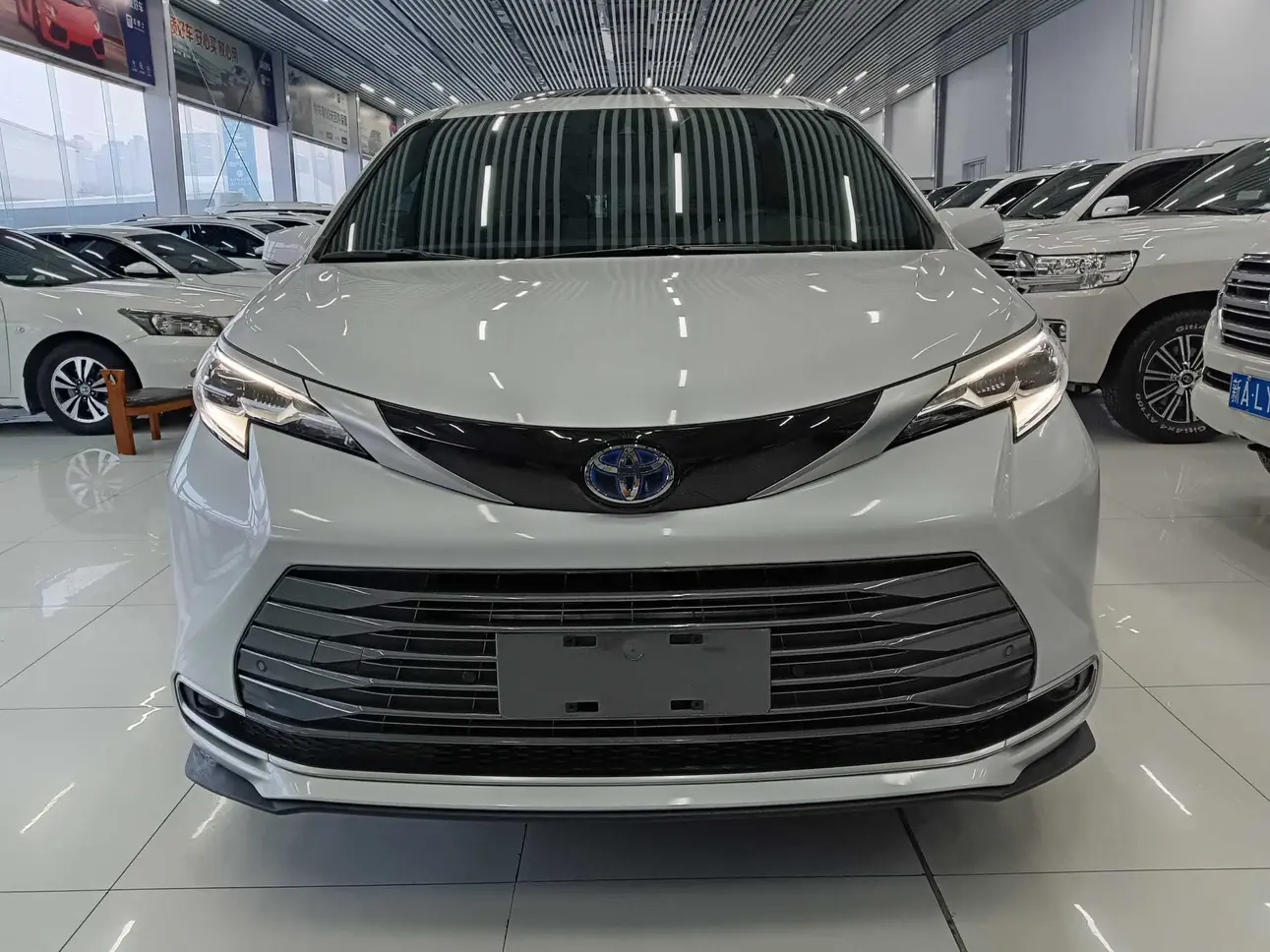 Toyota Sienna  из Китая