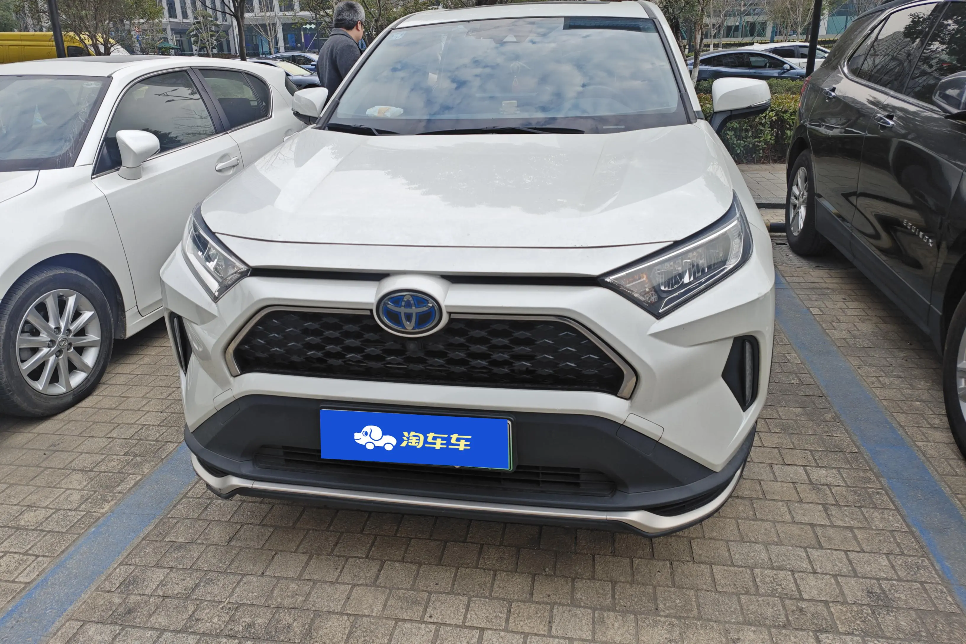Toyota RAV4 Rongfang PHEV  из Китая