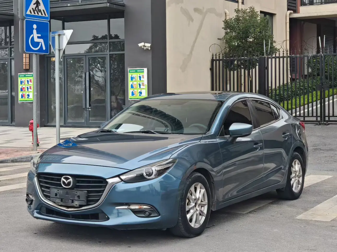 Mazda Axela (Mazda3)  из Китая