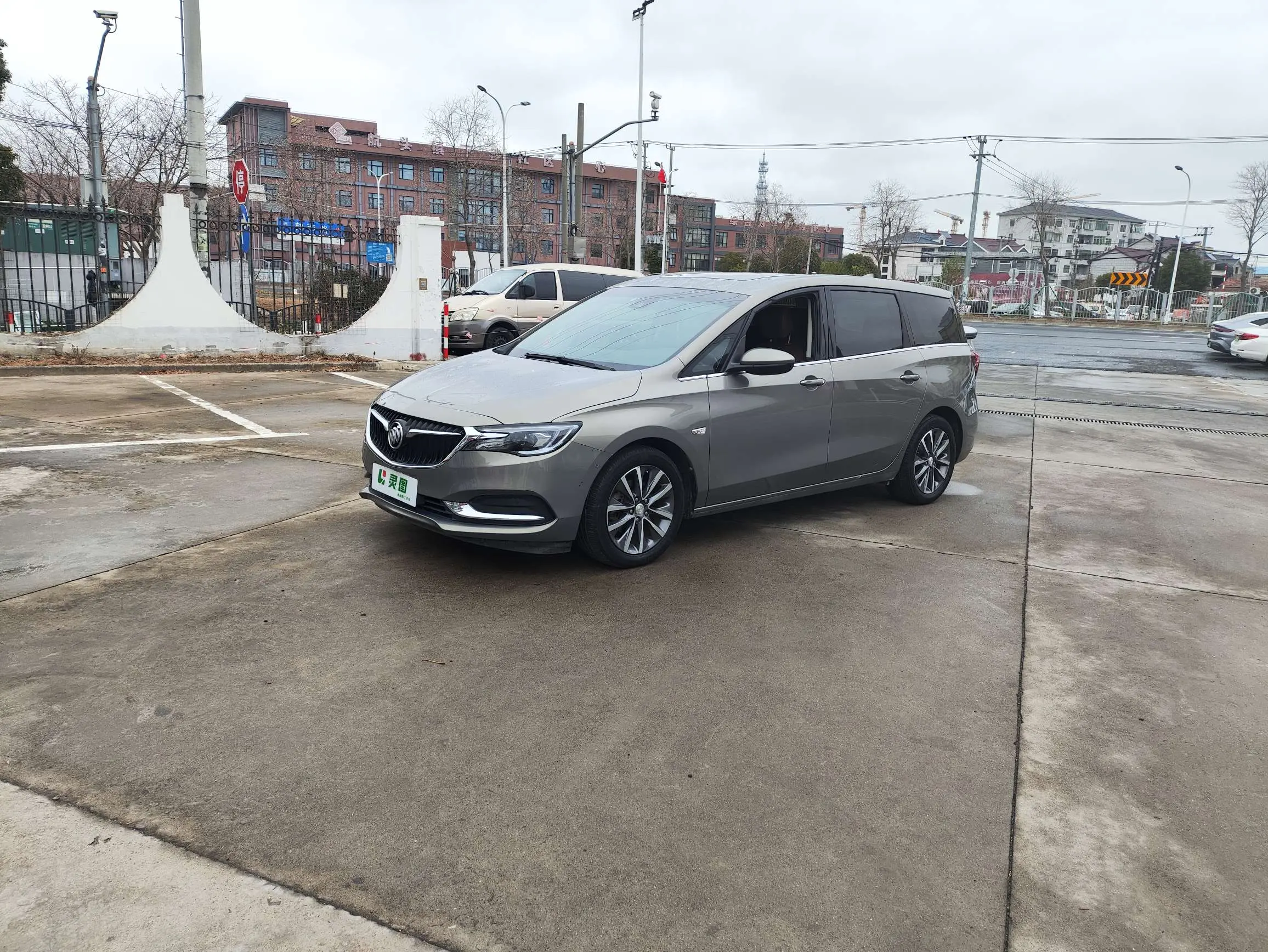 Buick GL6  из Китая