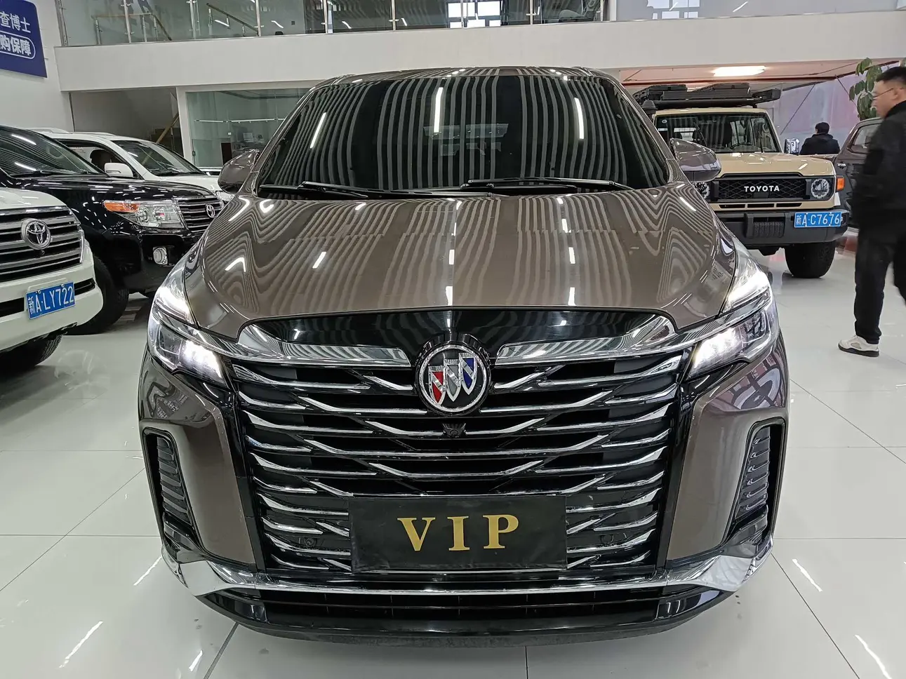 Buick GL8  из Китая