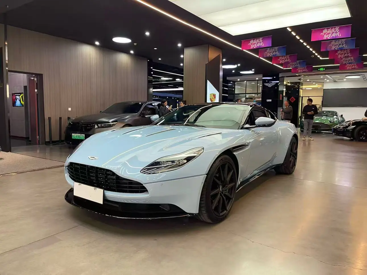 Aston Martin DB11  из Китая
