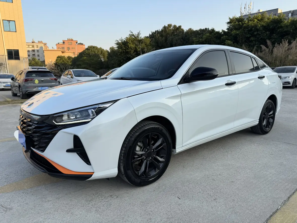 Dongfeng Yixuan  из Китая