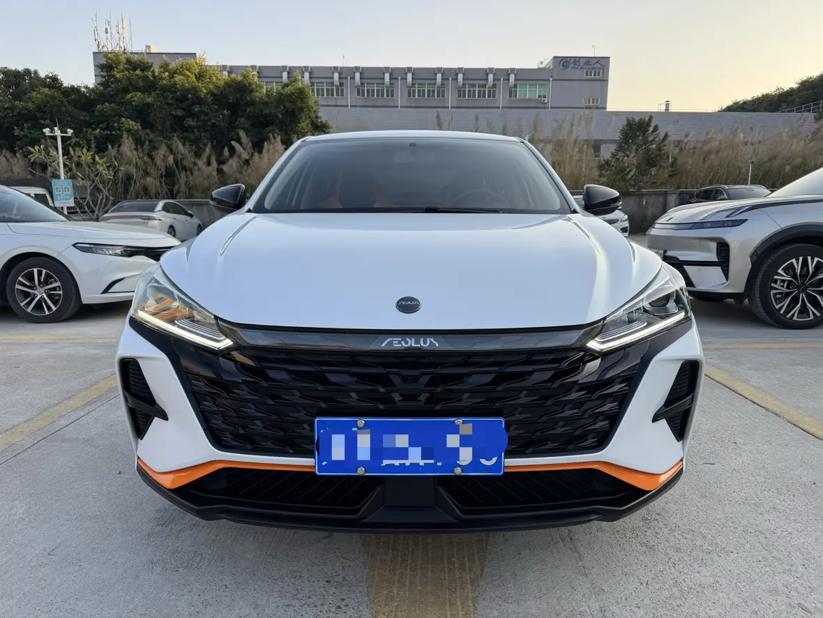 Dongfeng Yixuan  из Китая