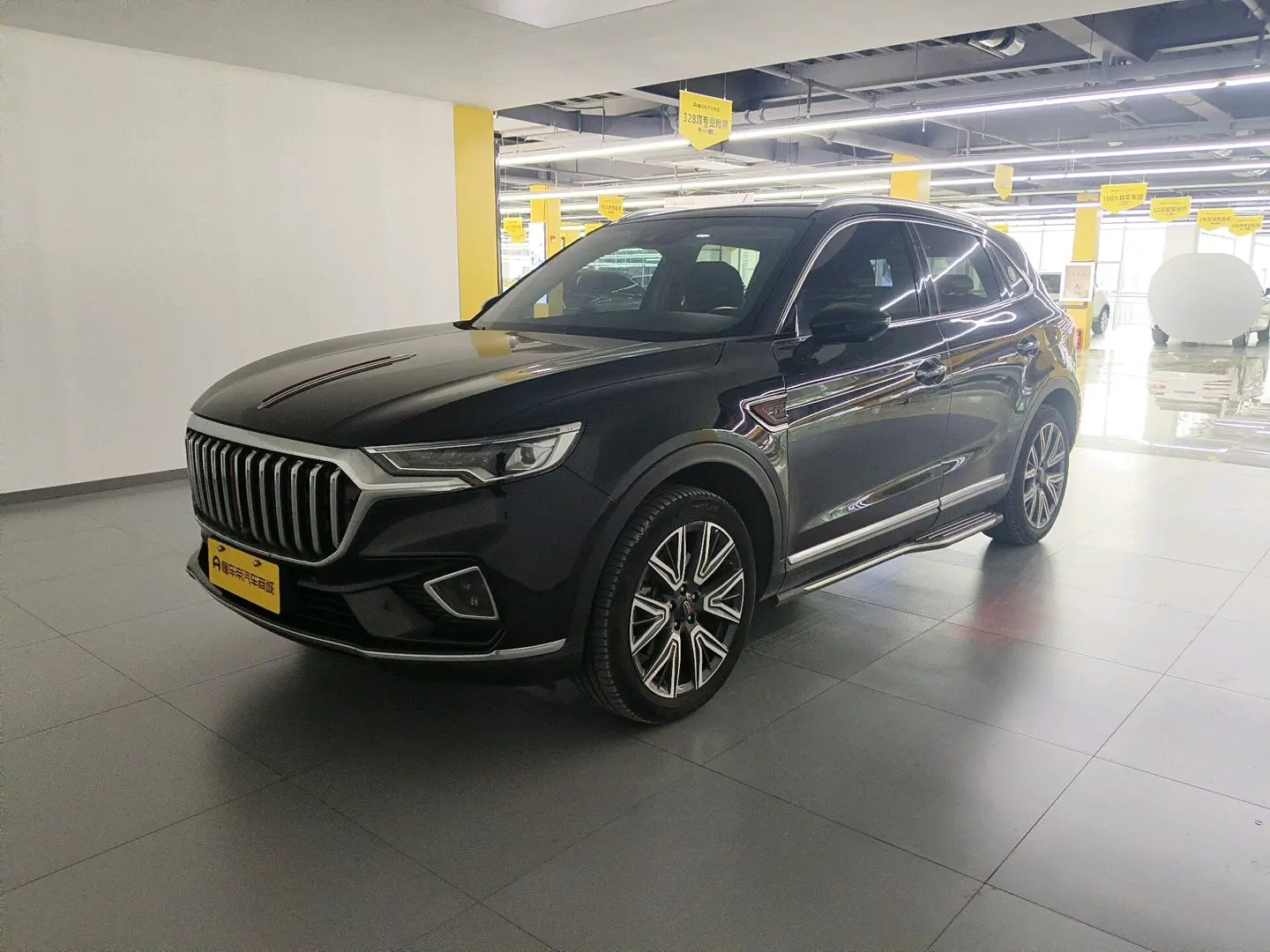 Hongqi HS5  из Китая