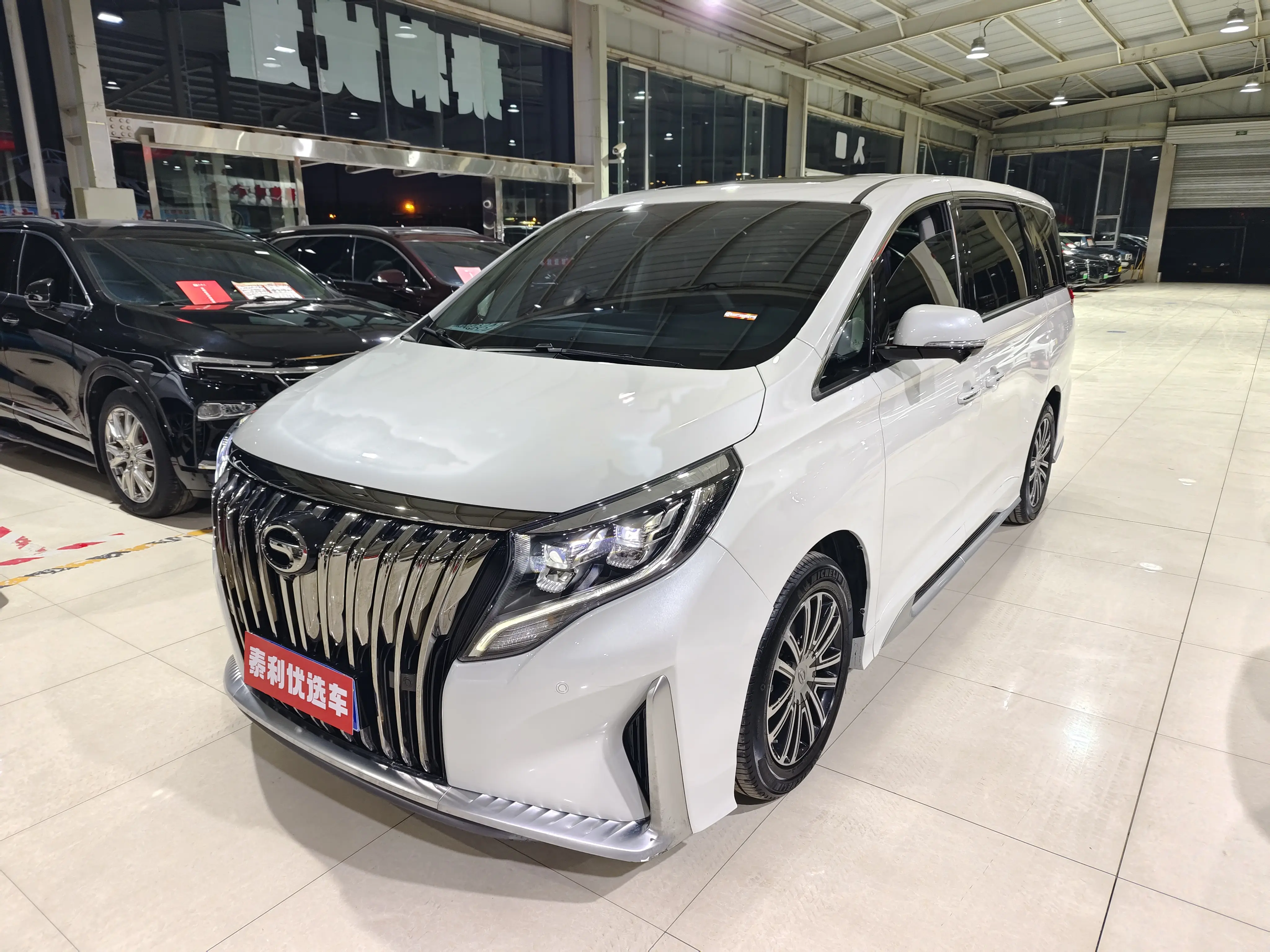 GAC Trumpchi M8  из Китая