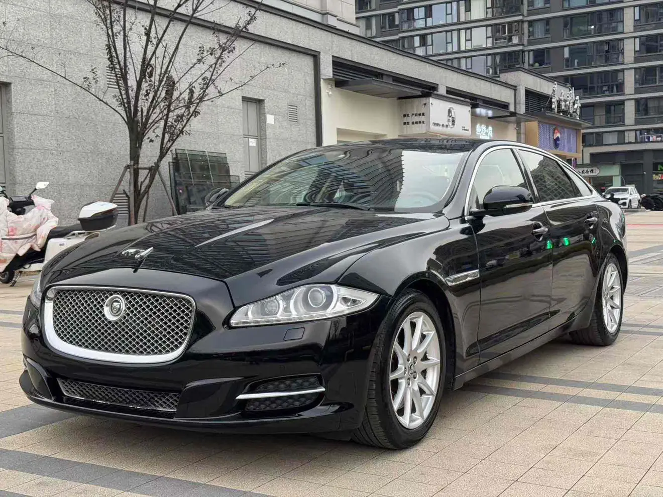 Jaguar XJ  из Китая