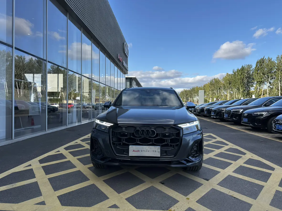 Audi SQ7  из Китая
