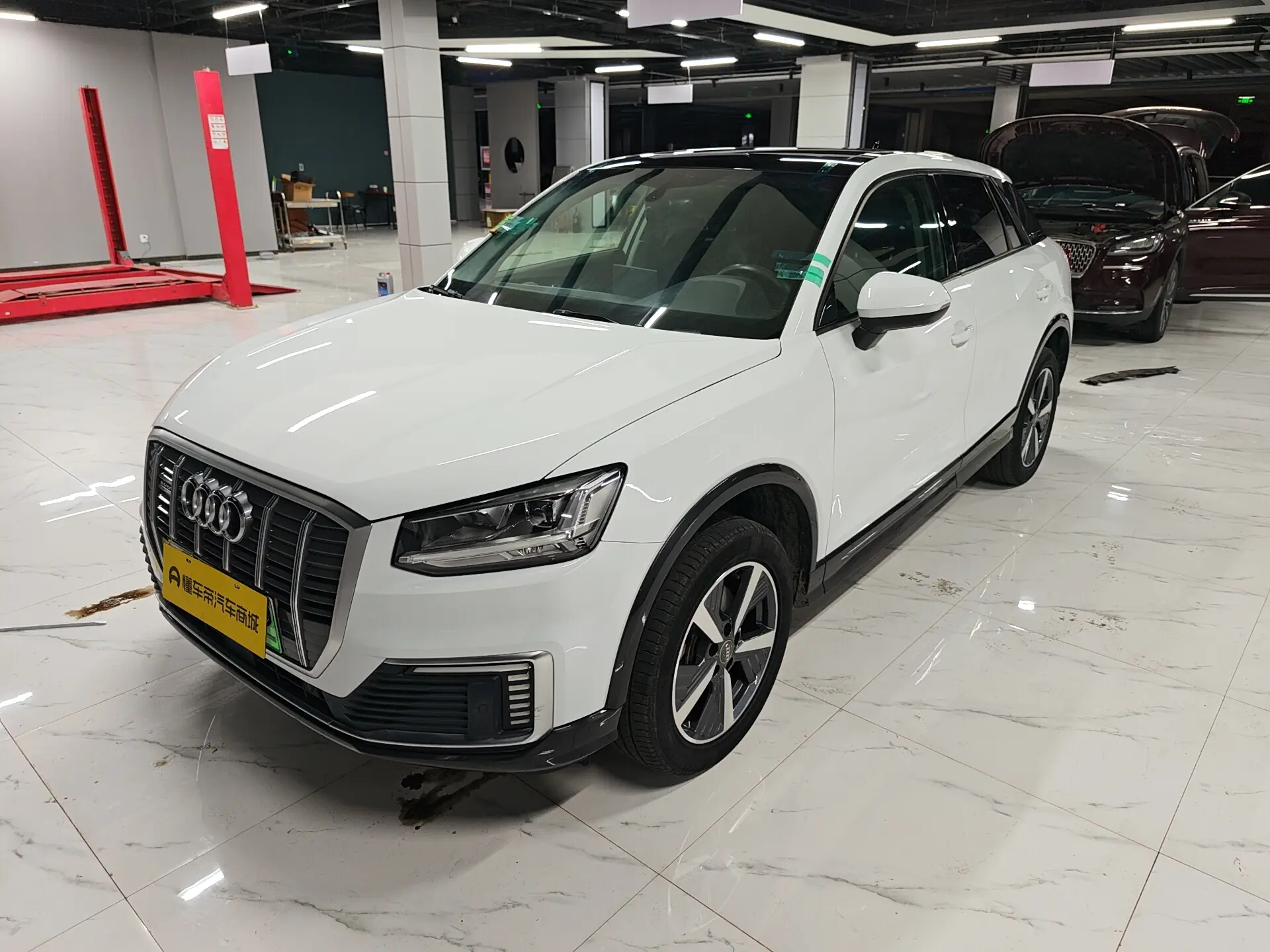 Audi Q2L e-tron  из Китая