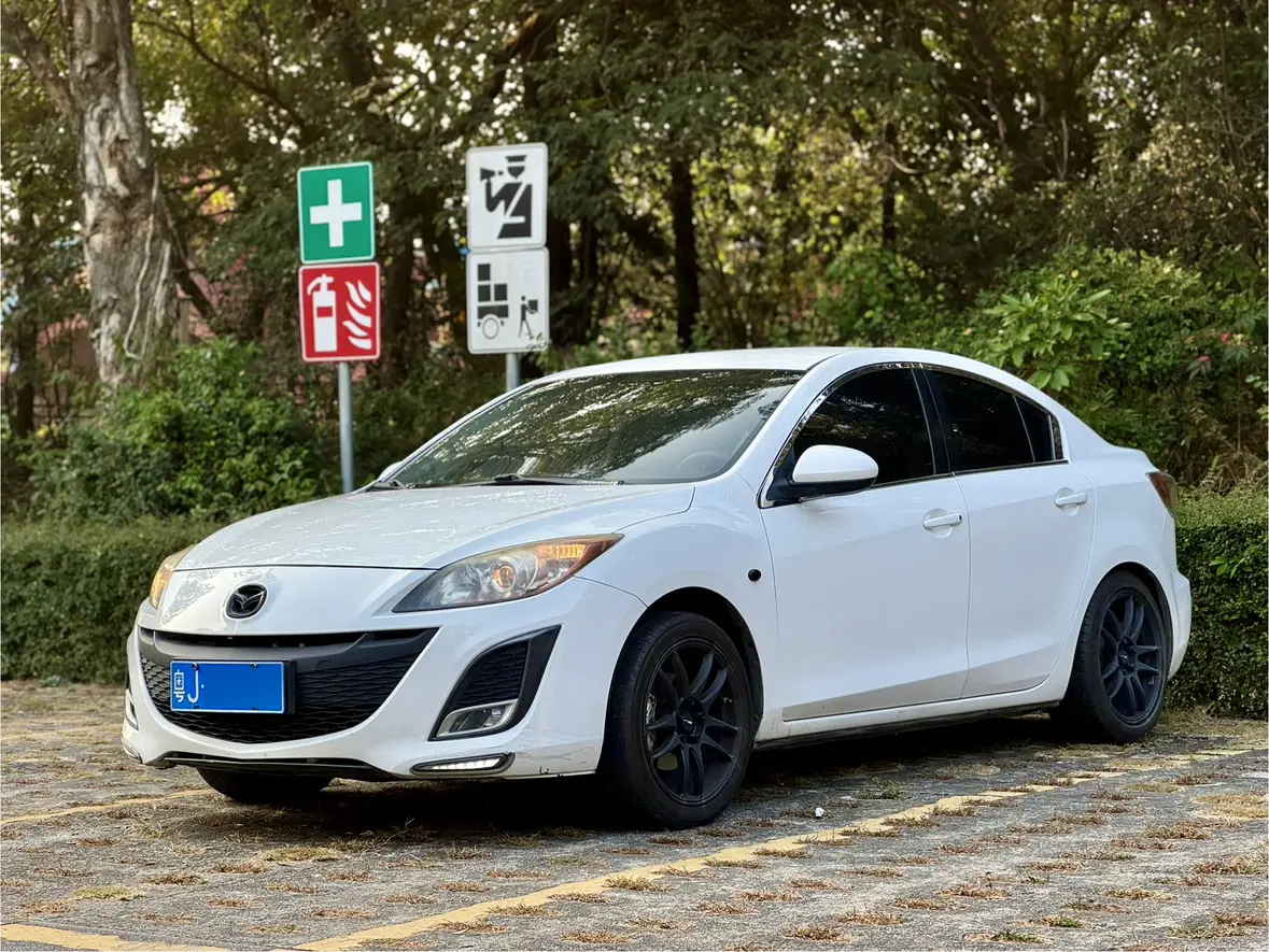 Mazda Axela (Mazda3)  из Китая