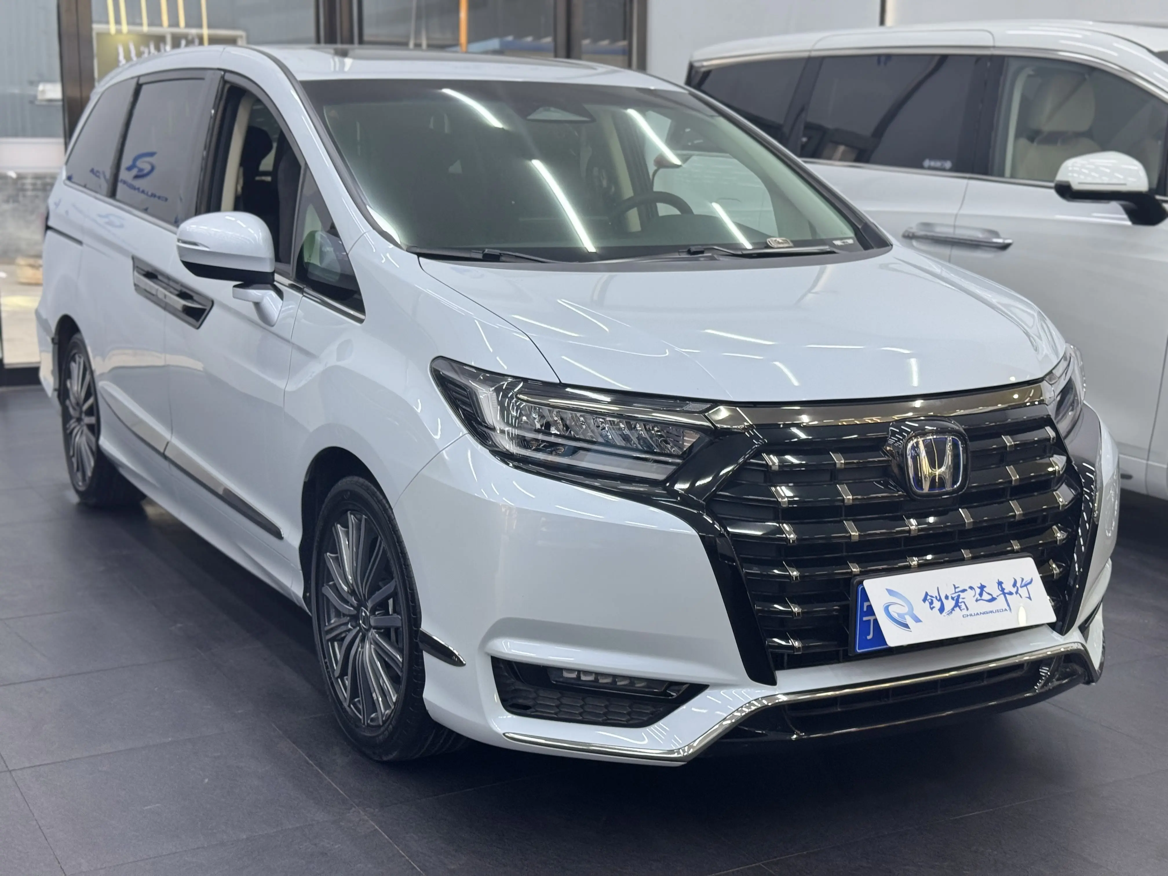 Honda Elysion (Alison)  из Китая