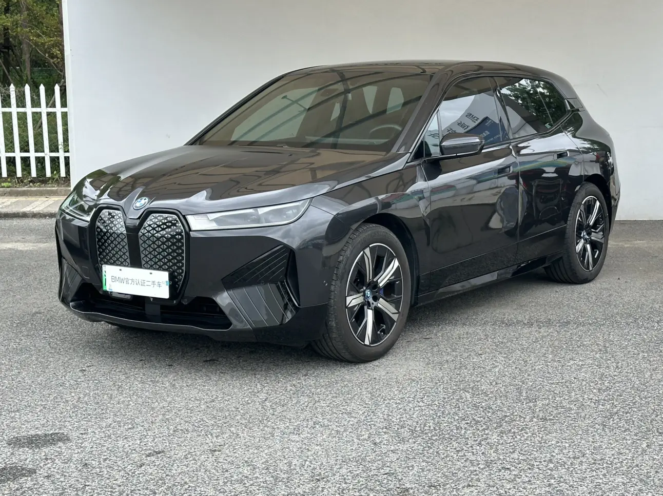 BMW iX  из Китая