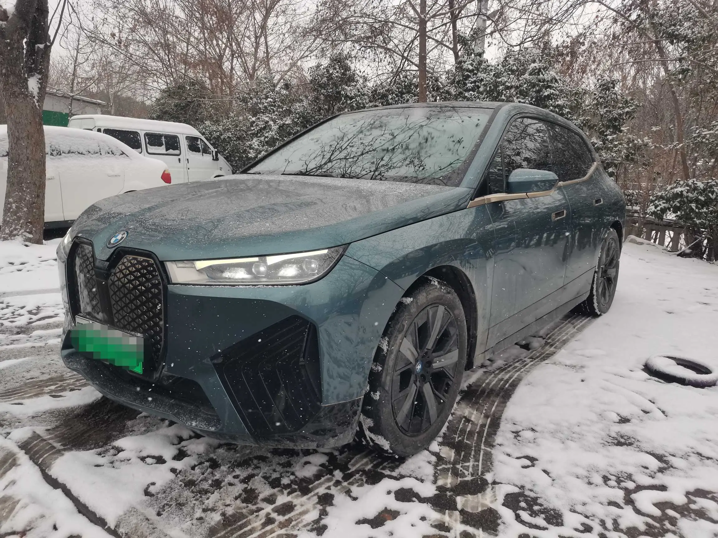 BMW iX  из Китая