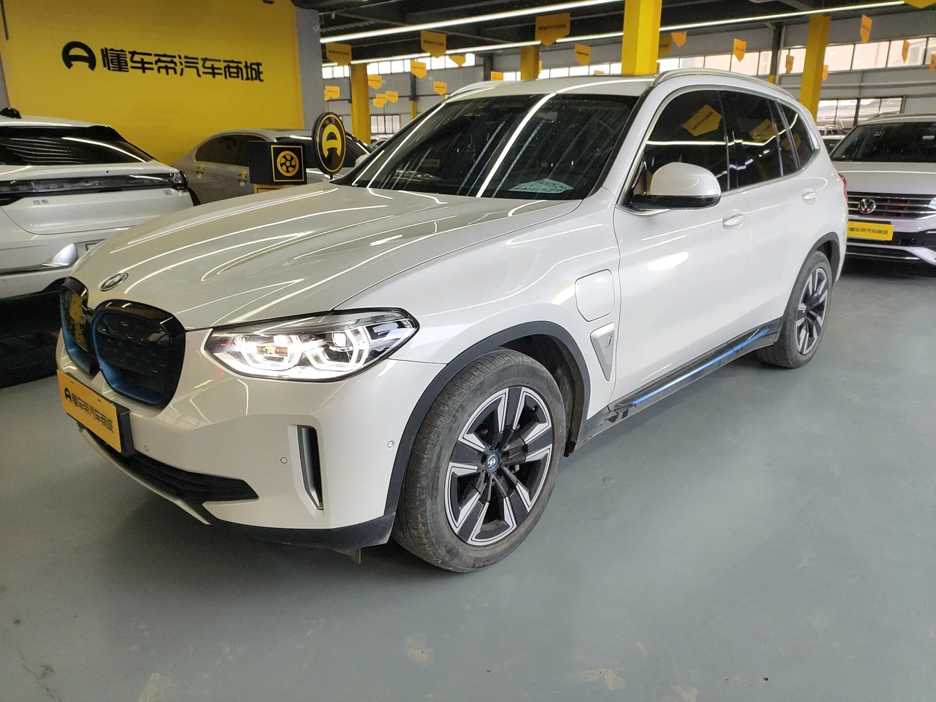 BMW iX3  из Китая