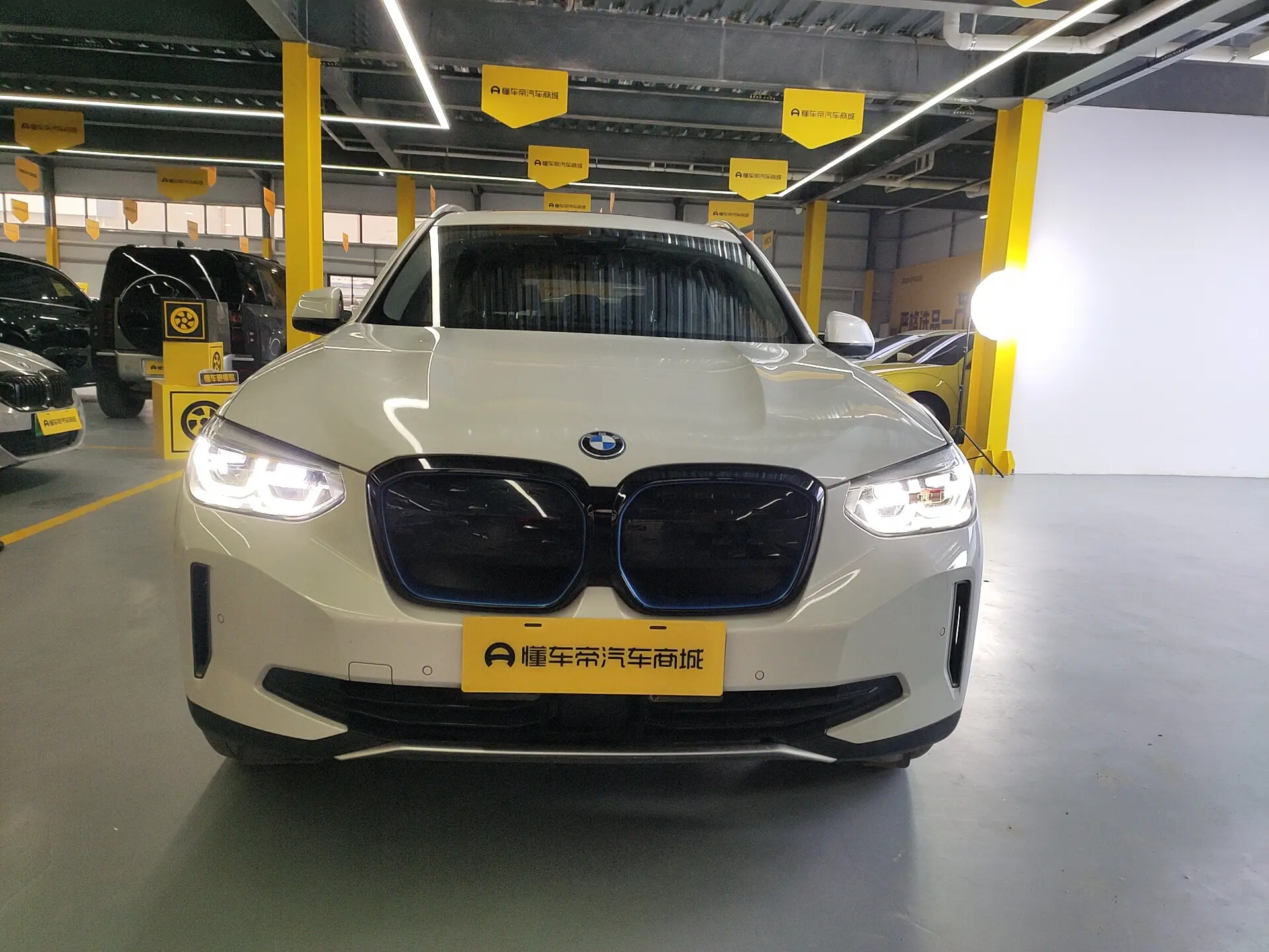 BMW iX3  из Китая