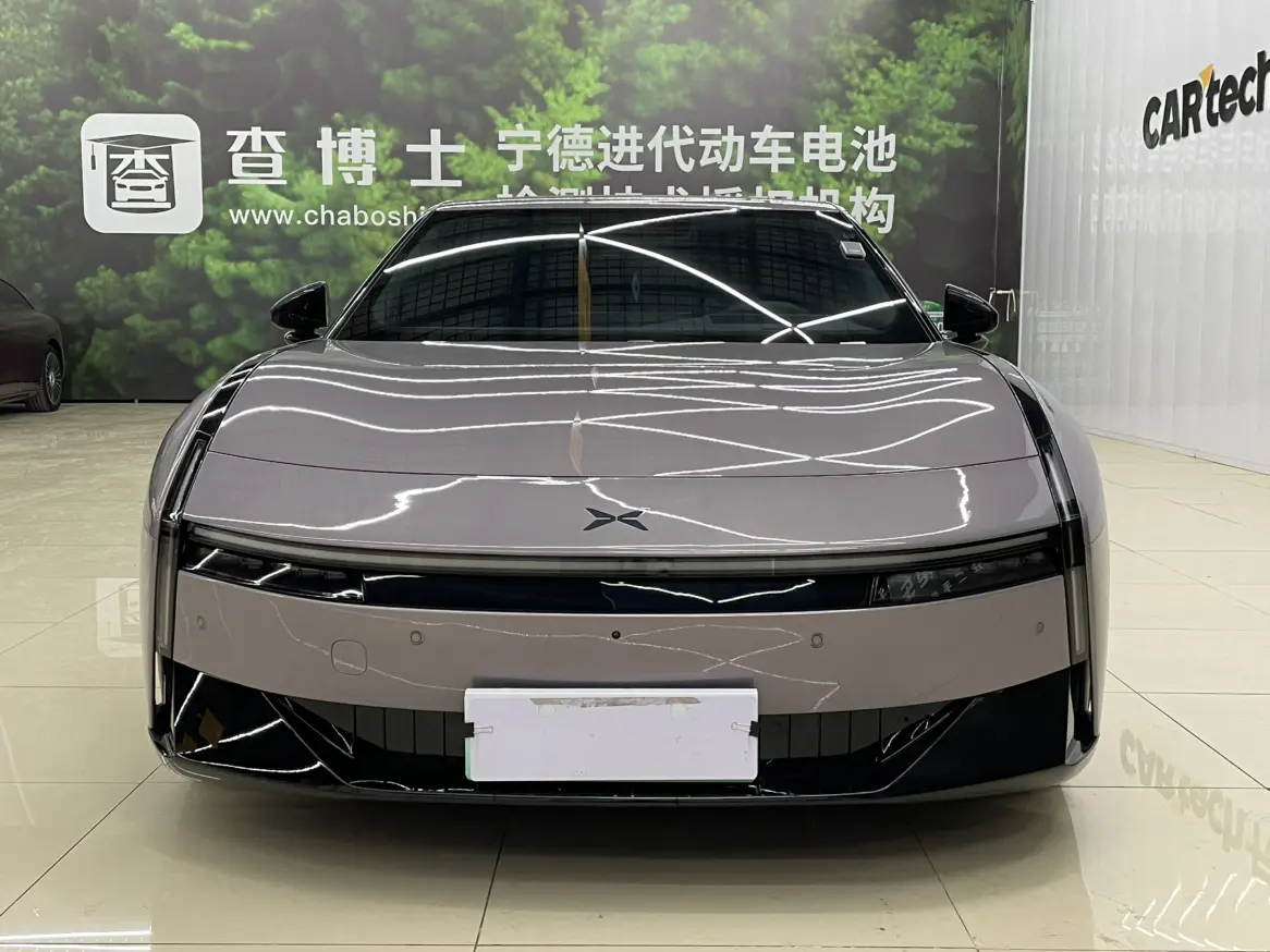 Xpeng P7  из Китая