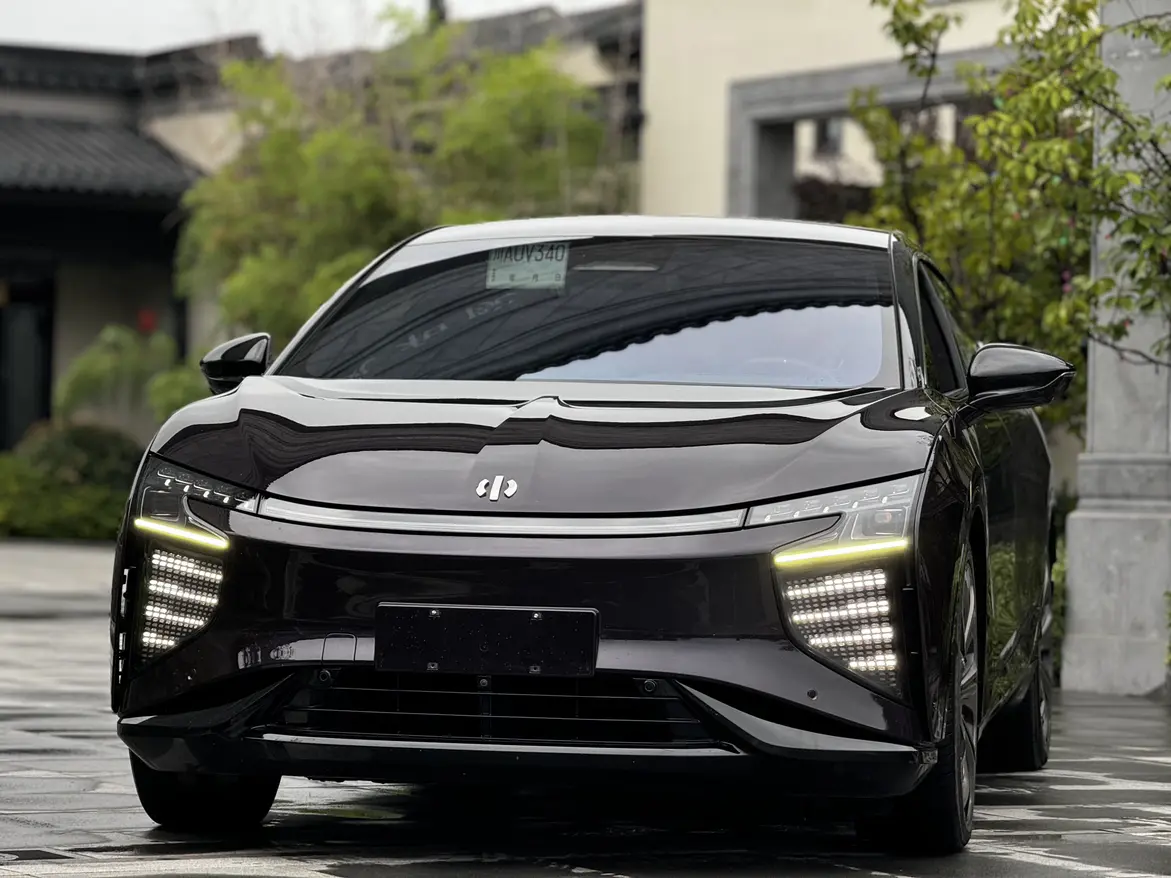 HiPhi X  из Китая