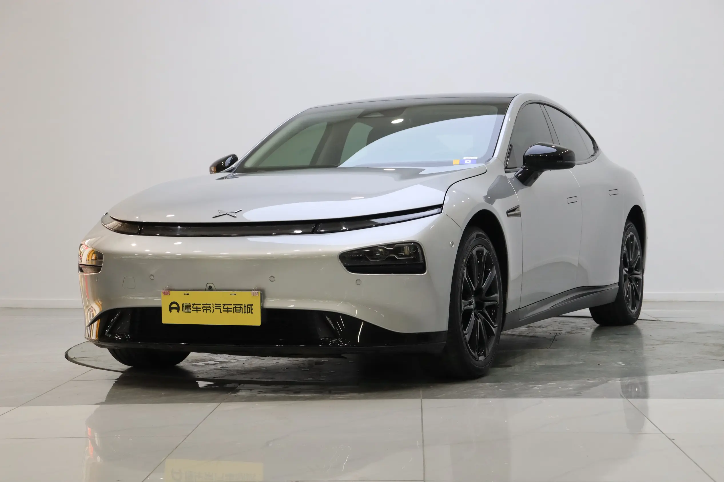 Xpeng P7  из Китая