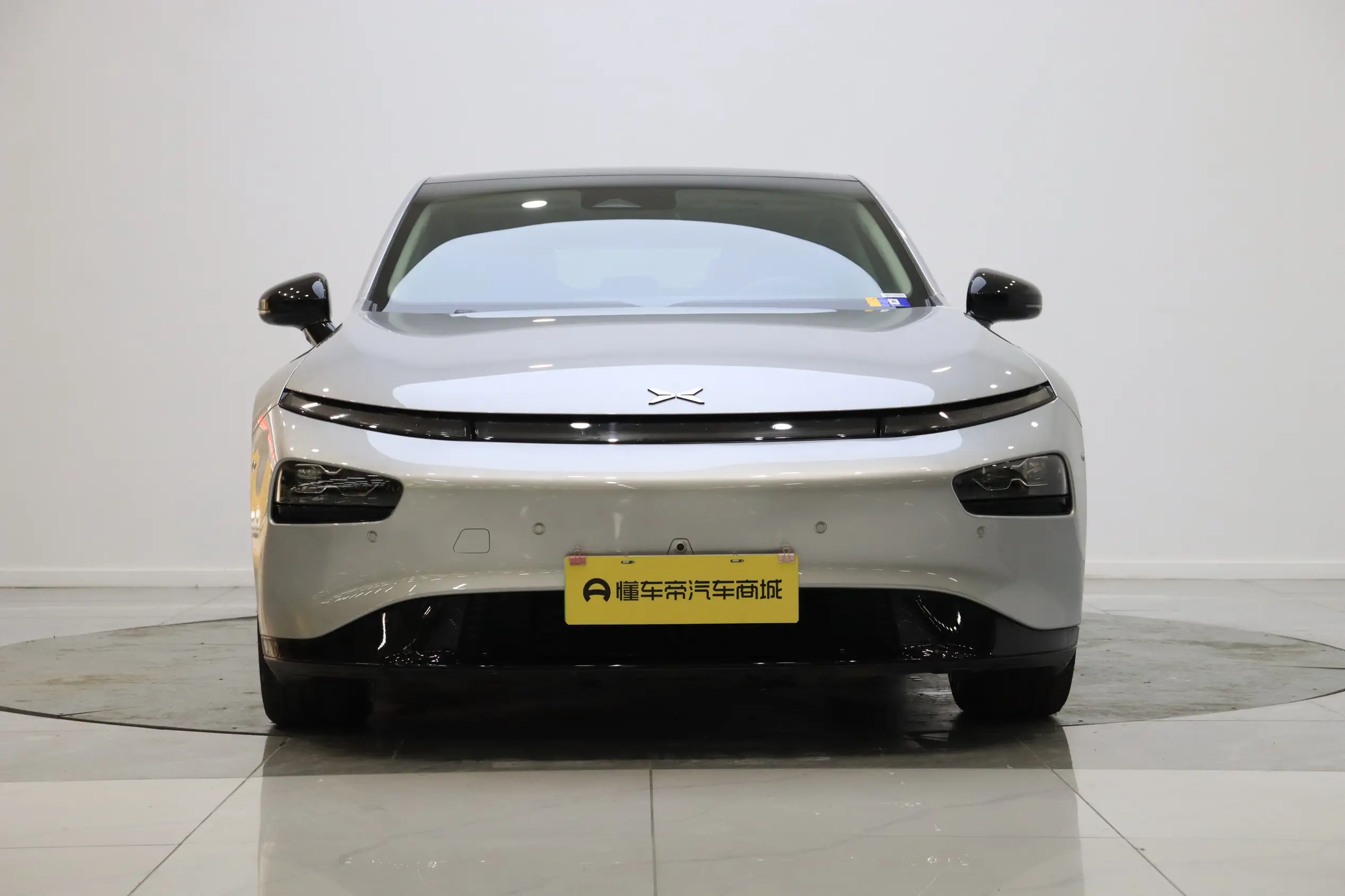 Xpeng P7  из Китая