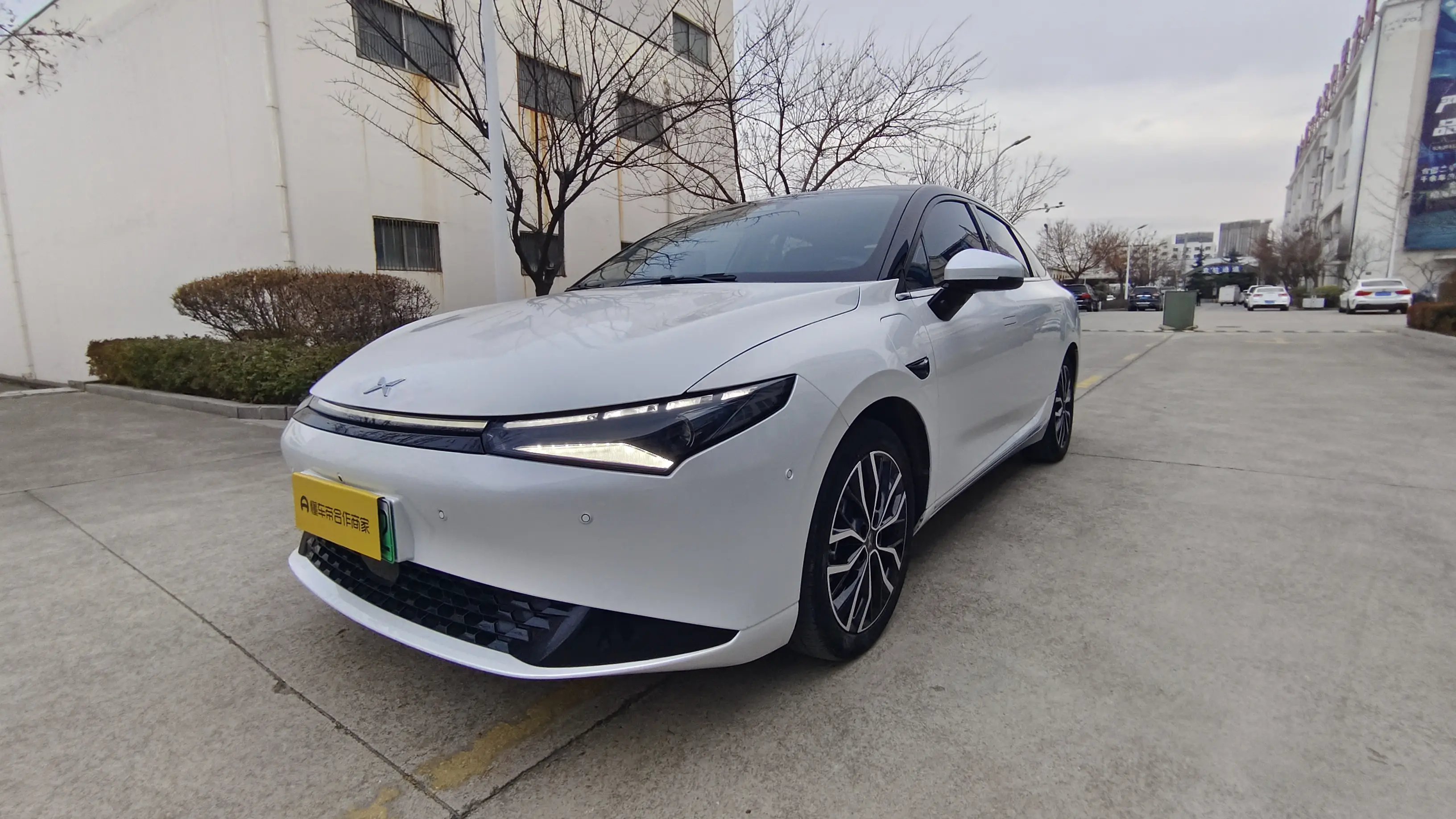 Xpeng P5  из Китая