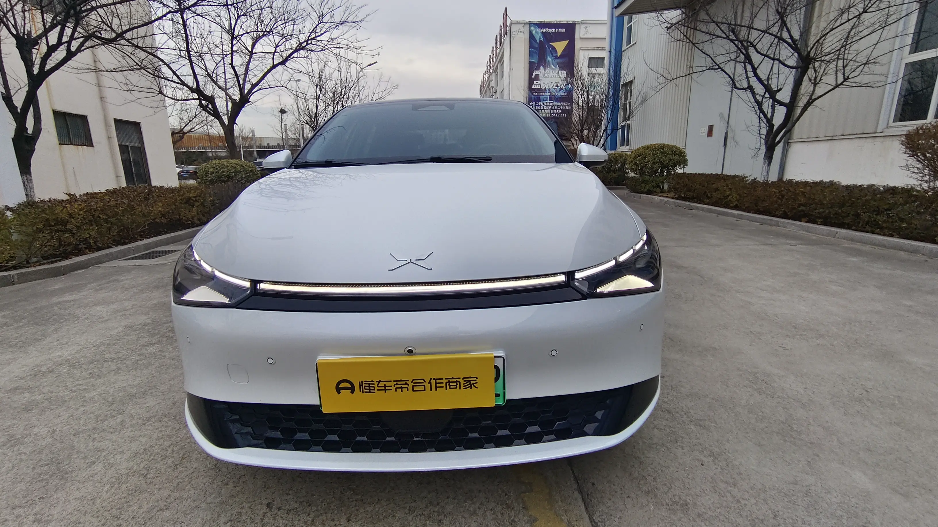 Xpeng P5  из Китая