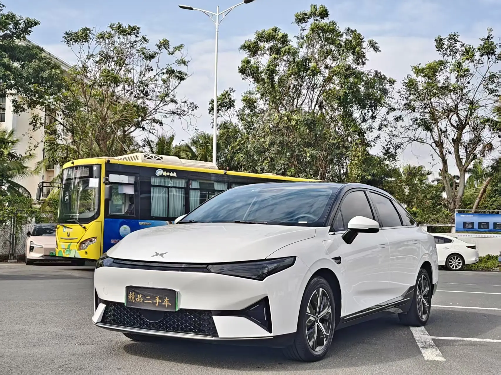 Xpeng P5  из Китая