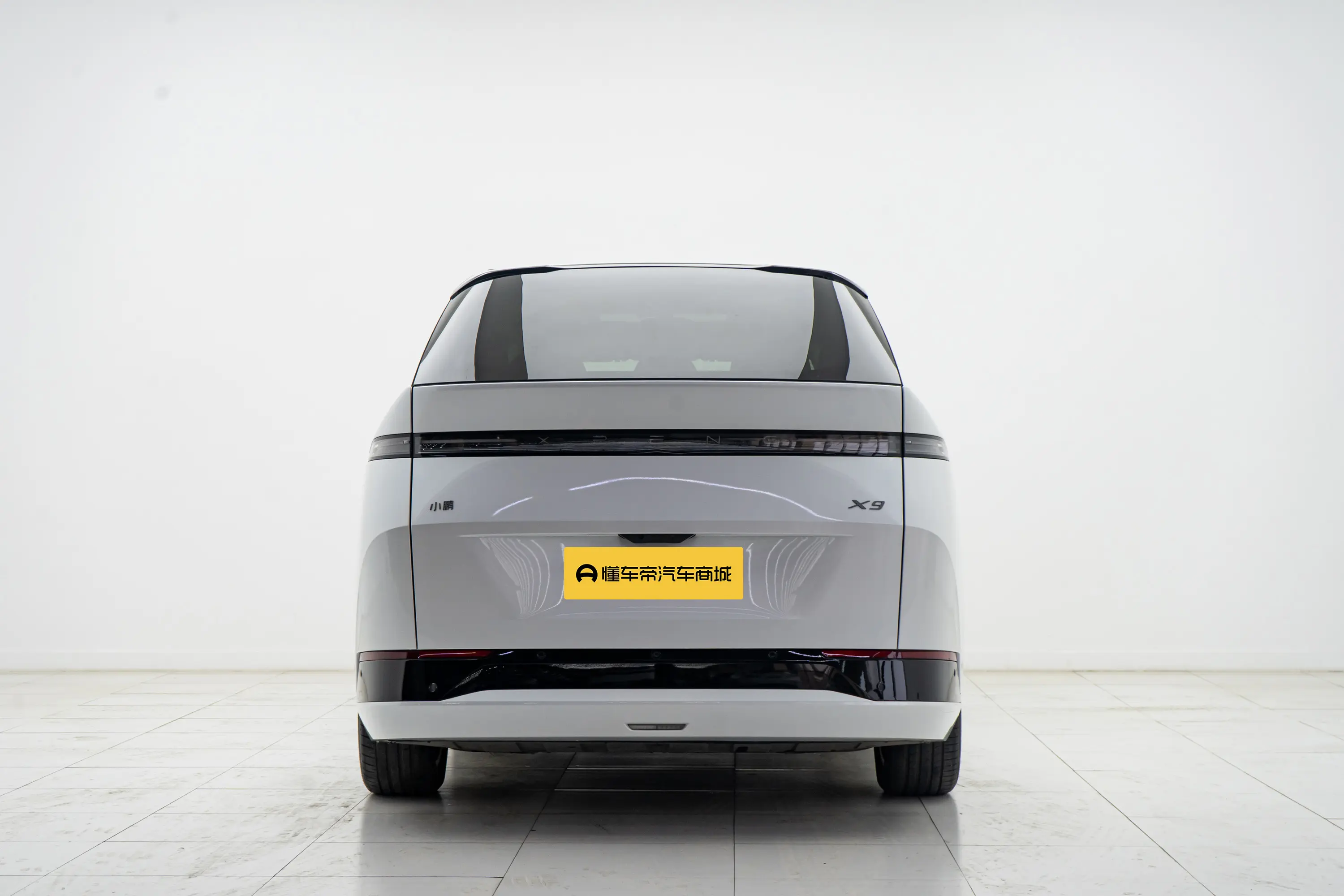 Xpeng X9  из Китая