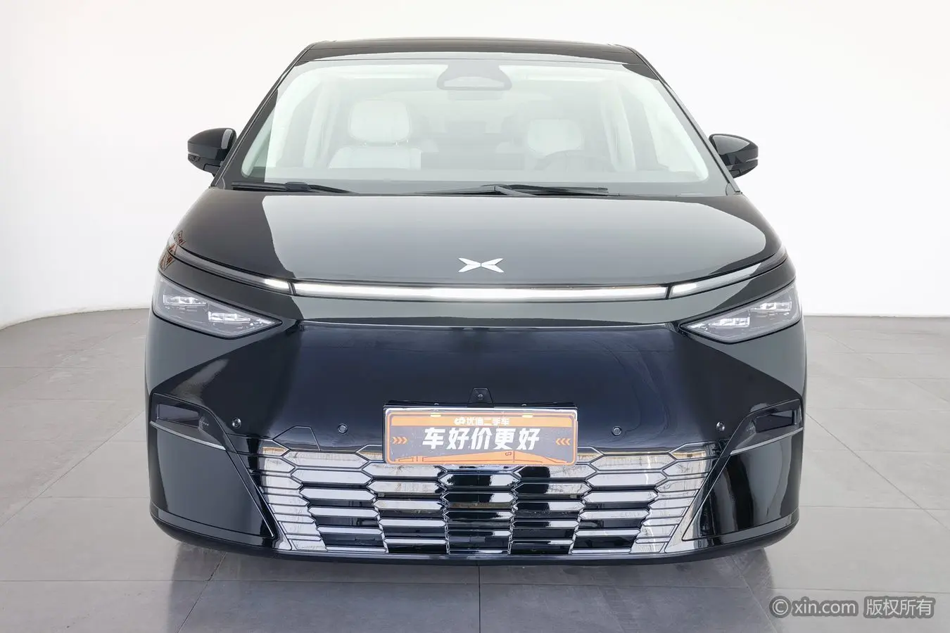 Xpeng X9  из Китая