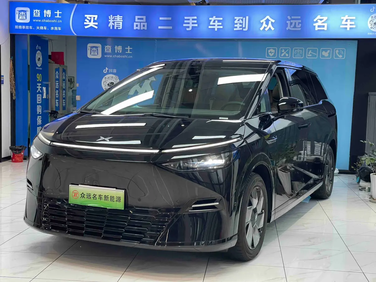 Xpeng X9  из Китая