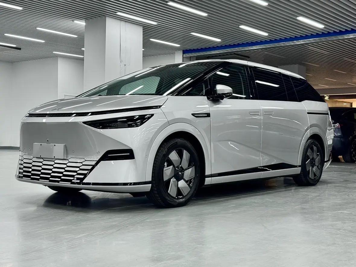 Xpeng X9  из Китая