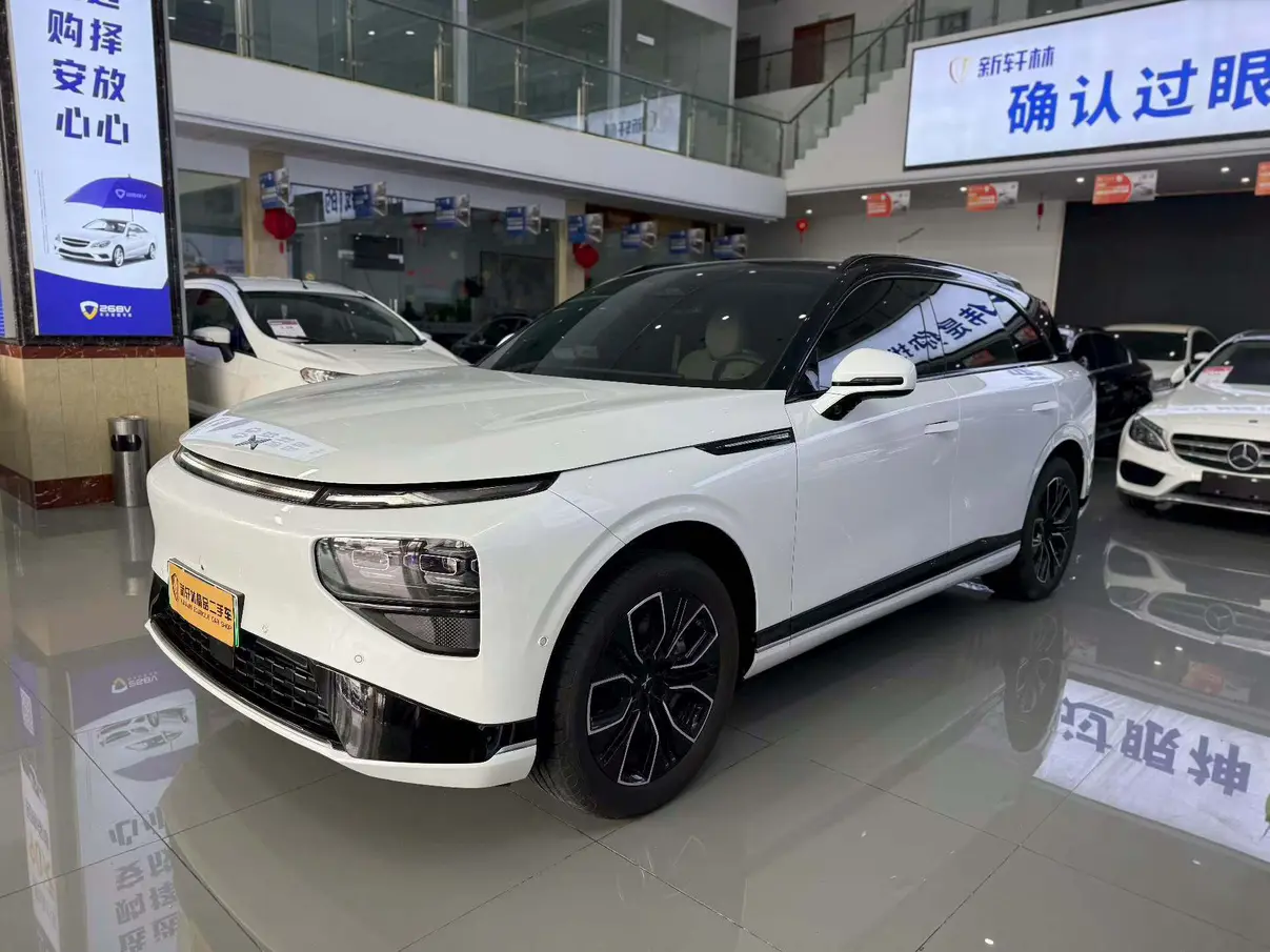 Xpeng G9  из Китая