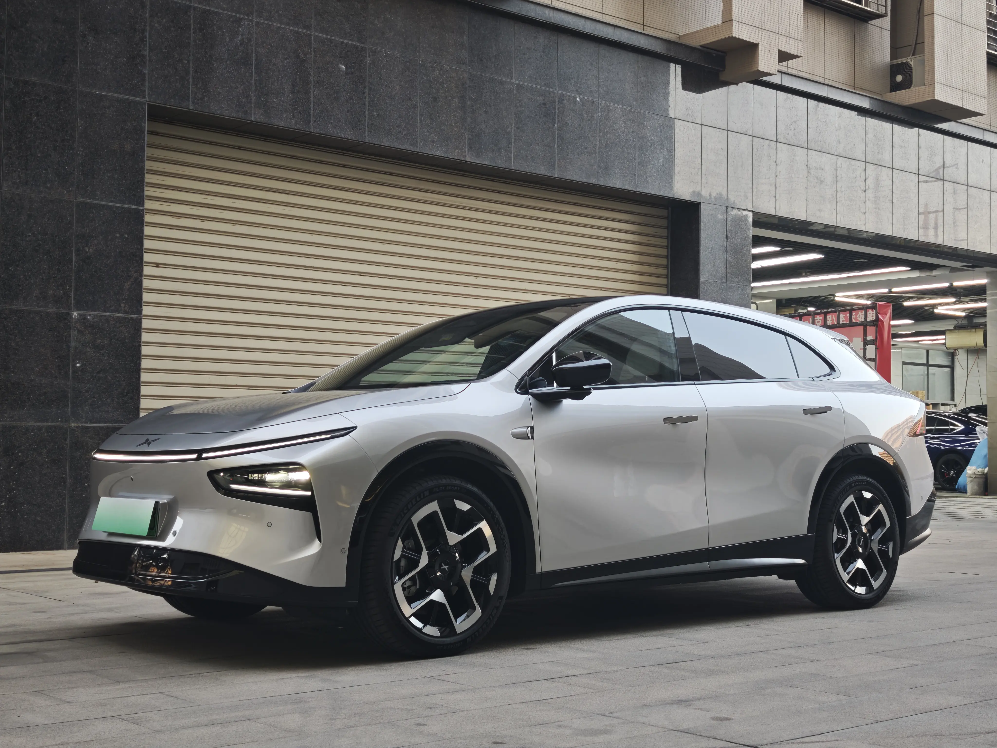 Xpeng G7  из Китая