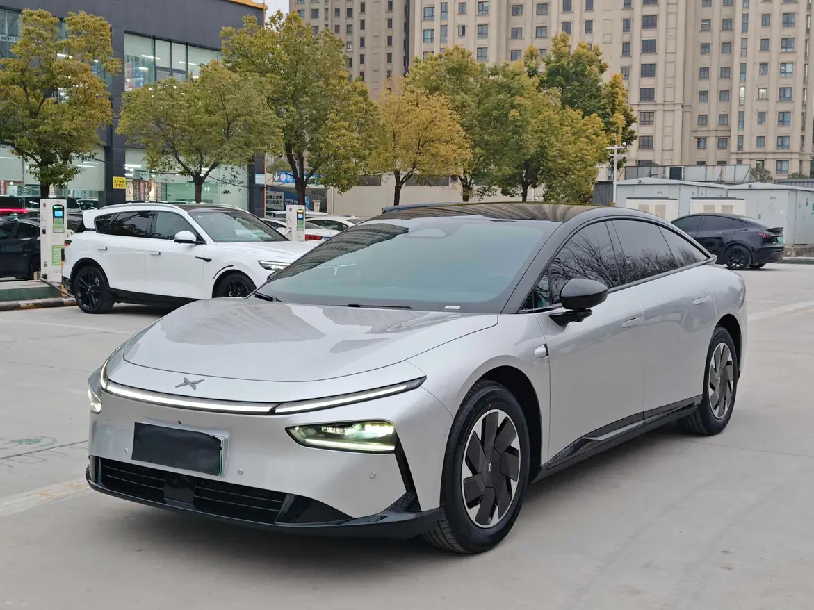 Xpeng P7+  из Китая