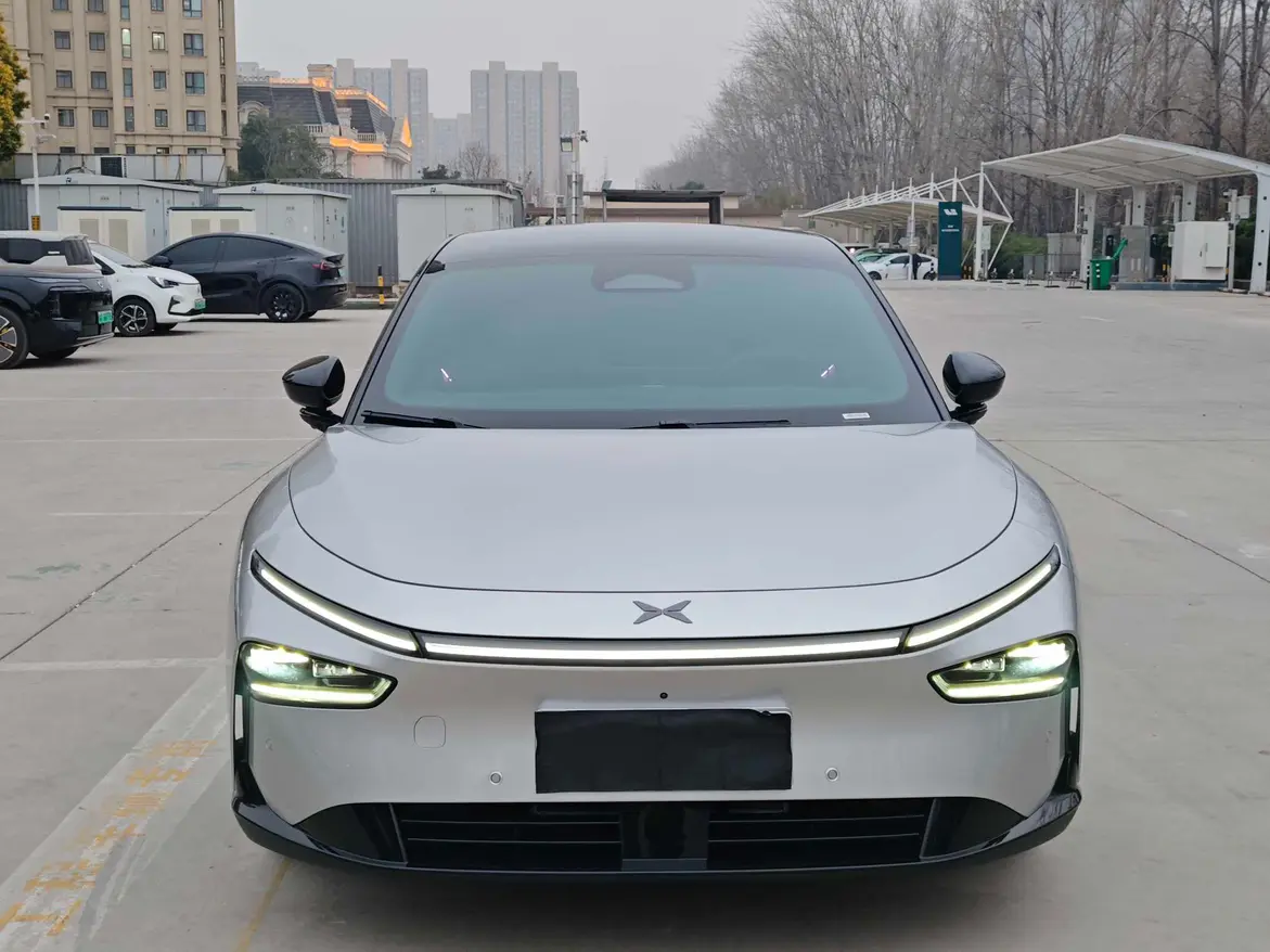 Xpeng P7+  из Китая