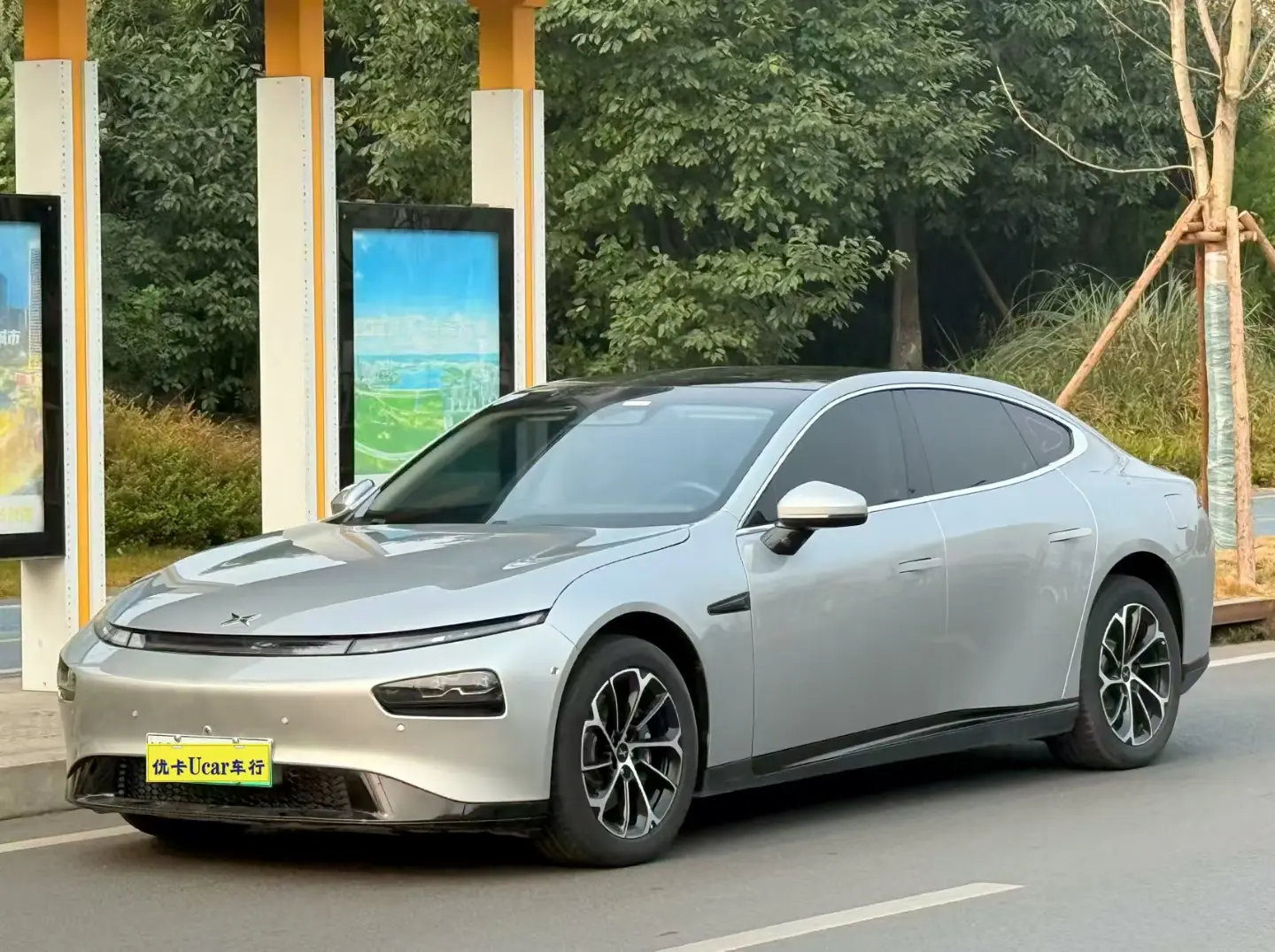 Xpeng P7  из Китая