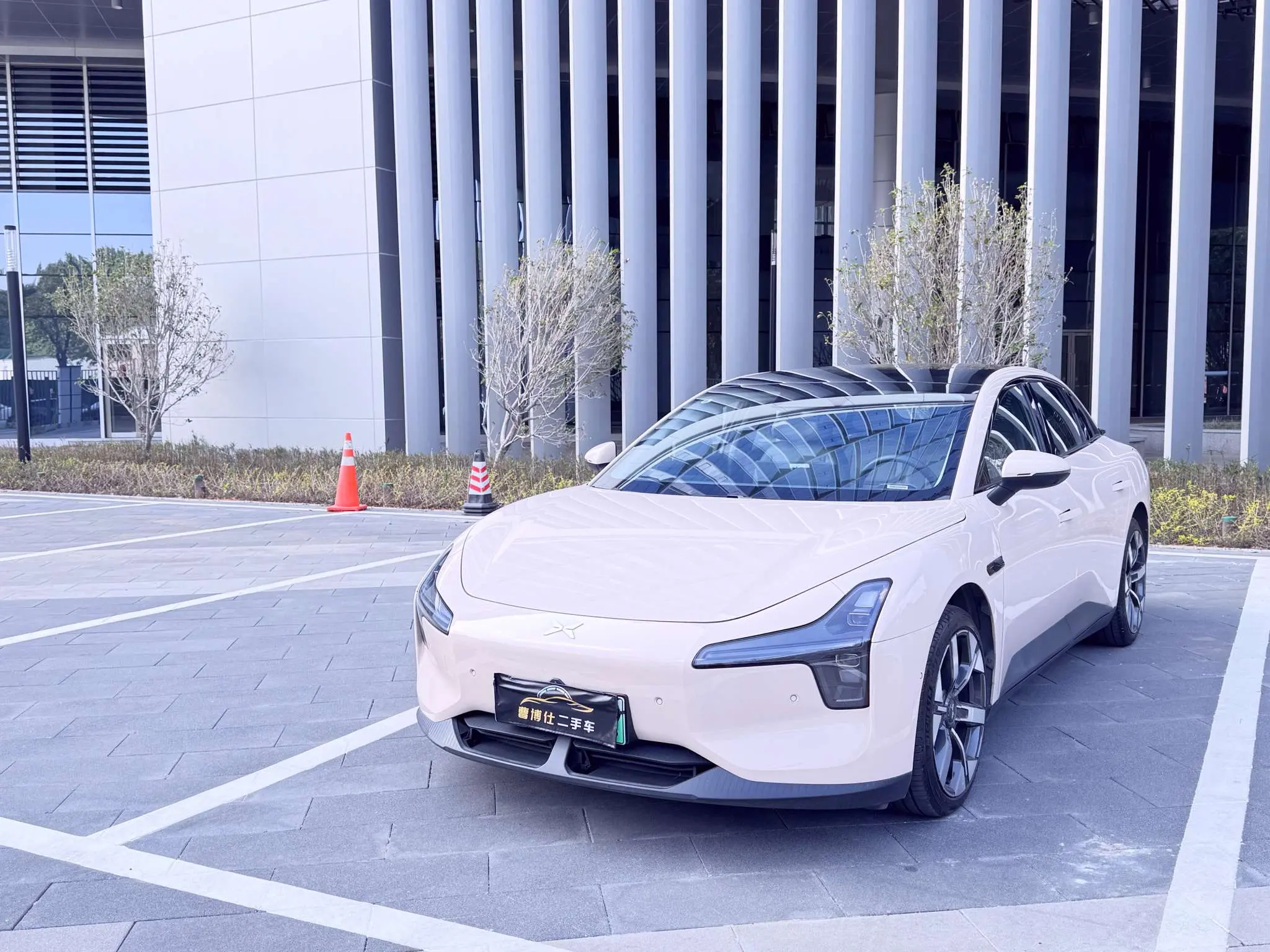 Xpeng Xiaopeng MONA M03  из Китая