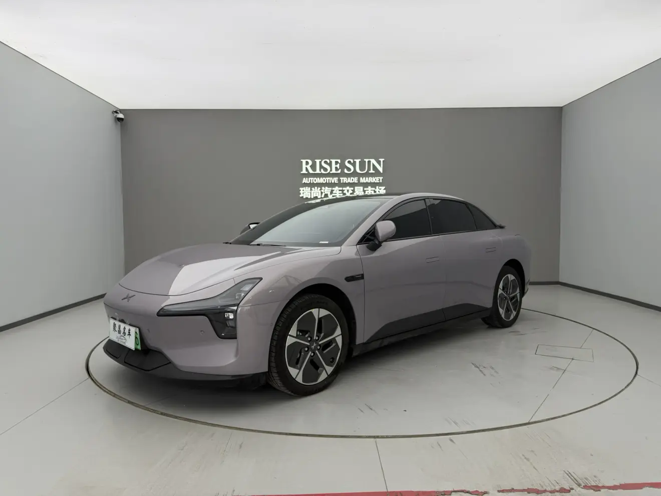 Xpeng Xiaopeng MONA M03  из Китая