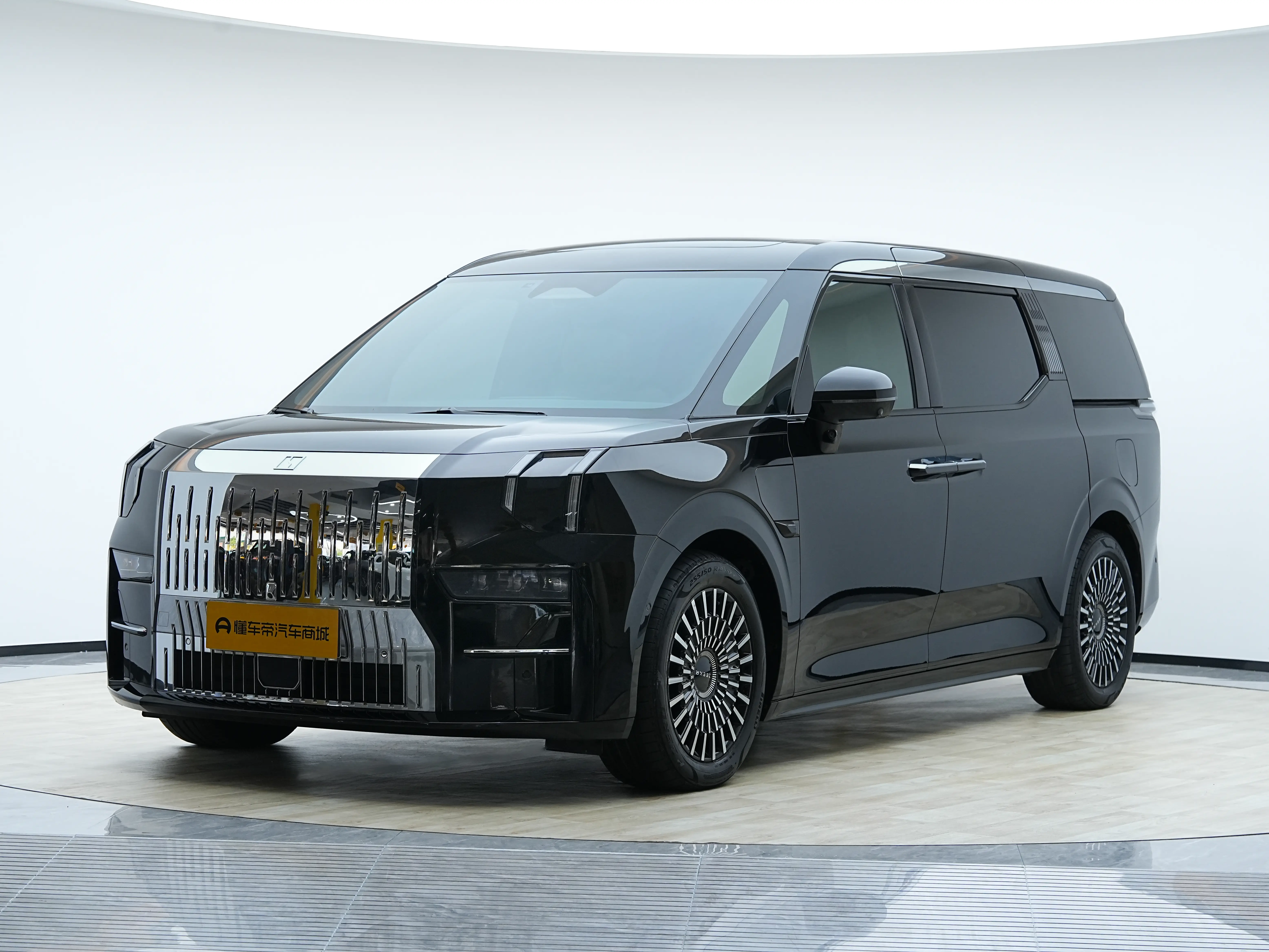 ZEEKR 009  из Китая