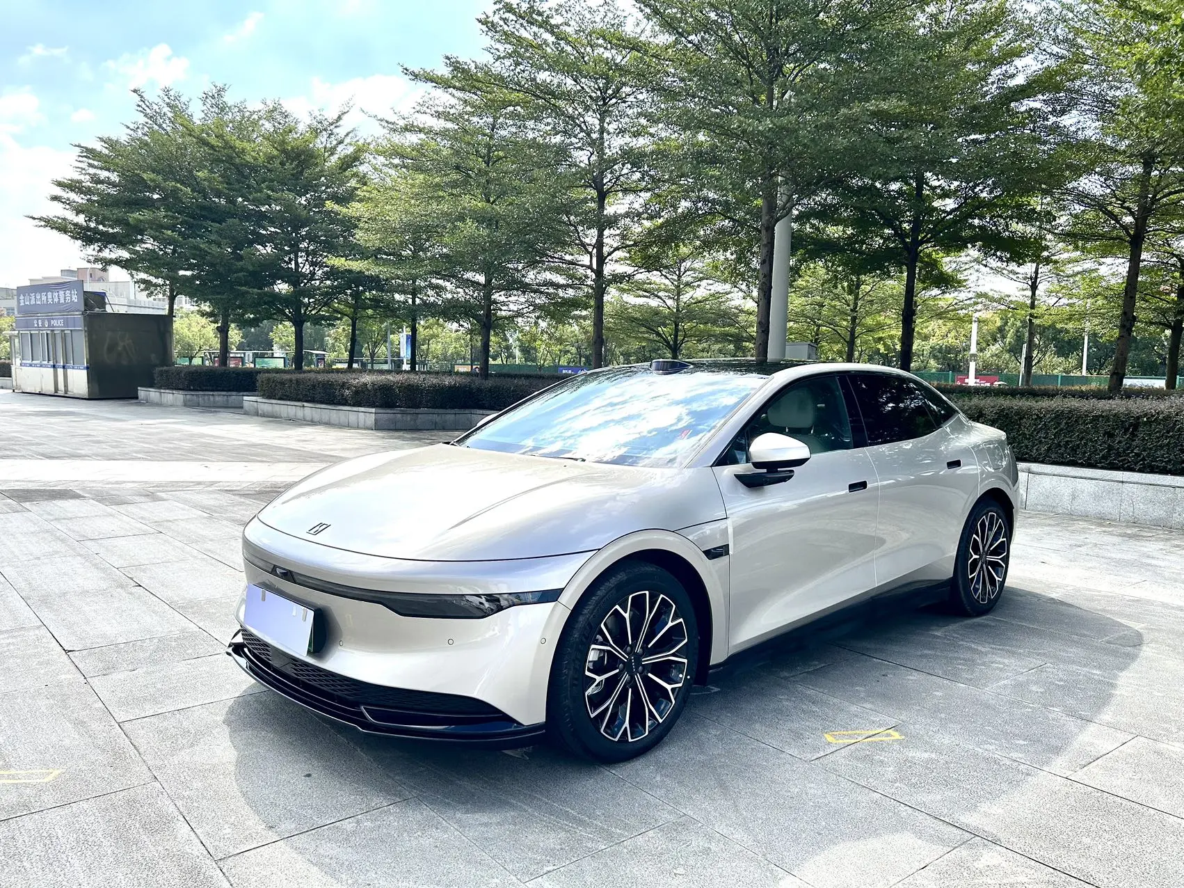 ZEEKR 007  из Китая