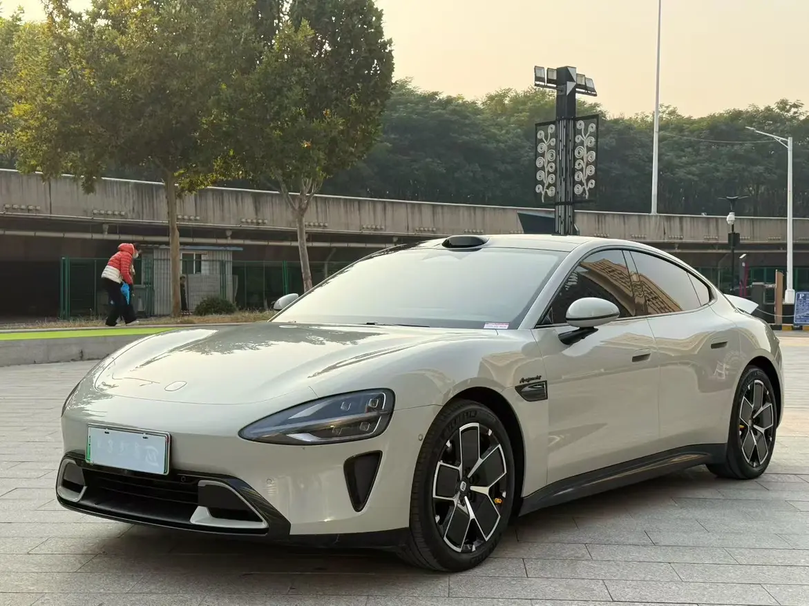 Xiaomi car Xiaomi SU7  из Китая