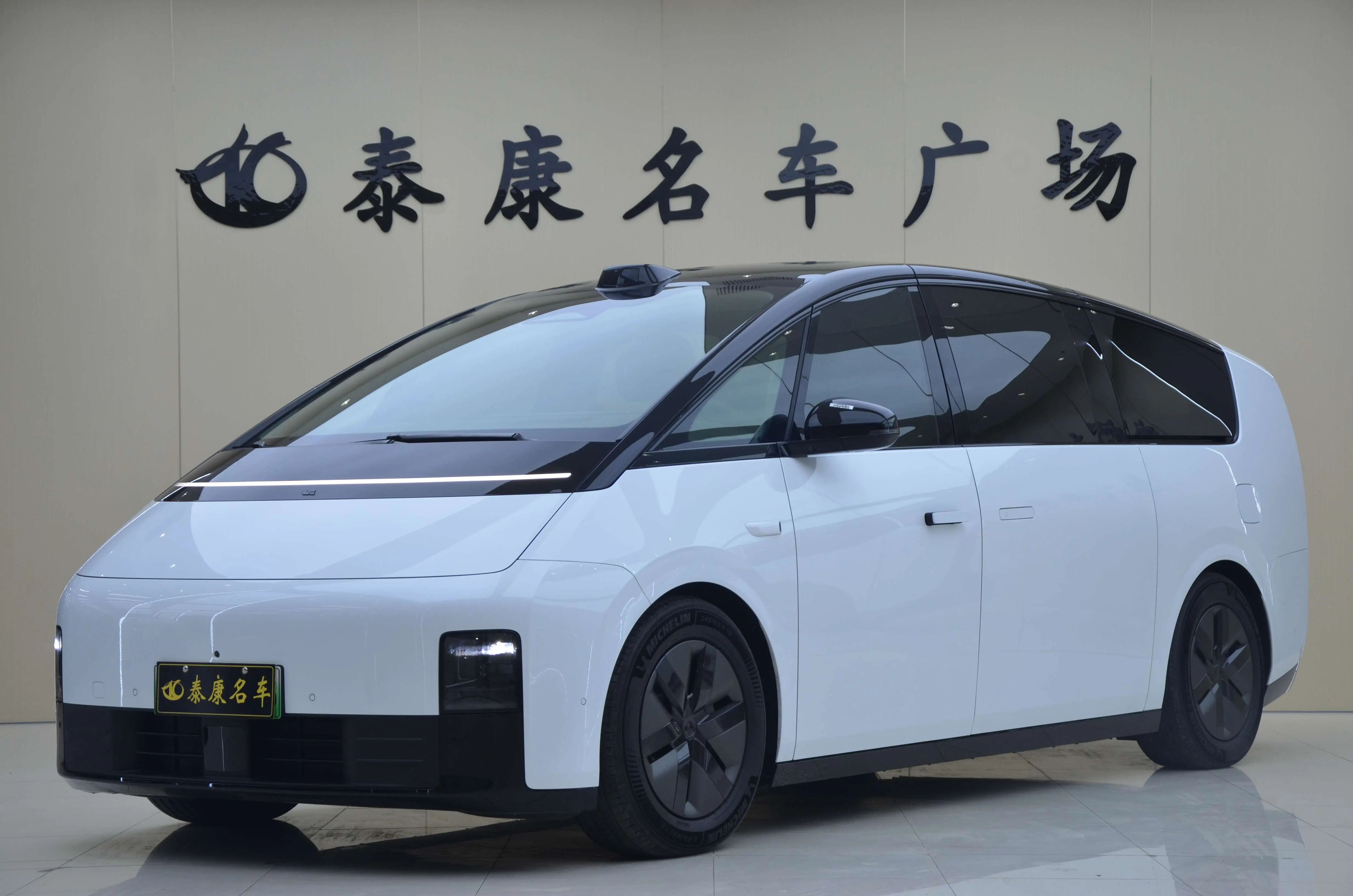 Li MEGA (Ideal MEGA)  из Китая