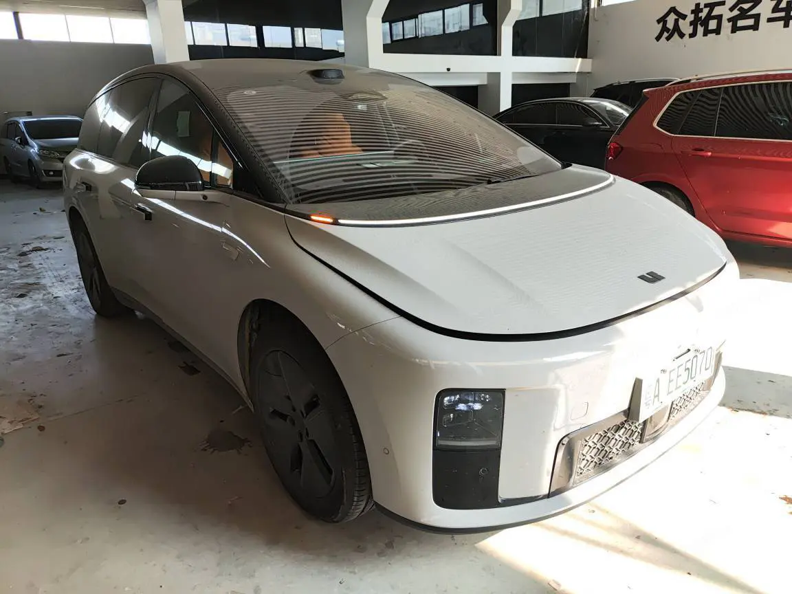 Li Ideal i8  из Китая