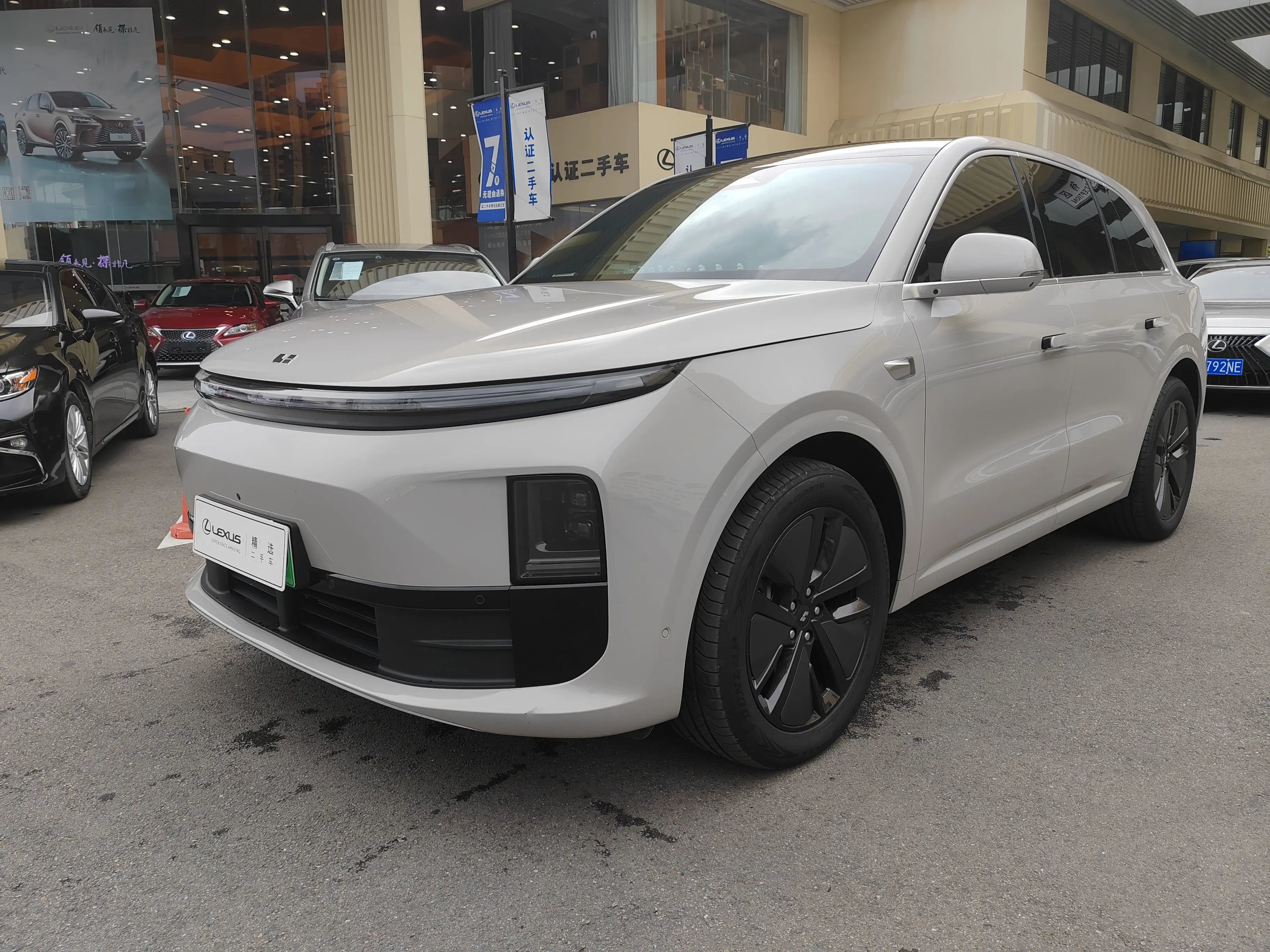 Li L6 (Ideal L6)  из Китая