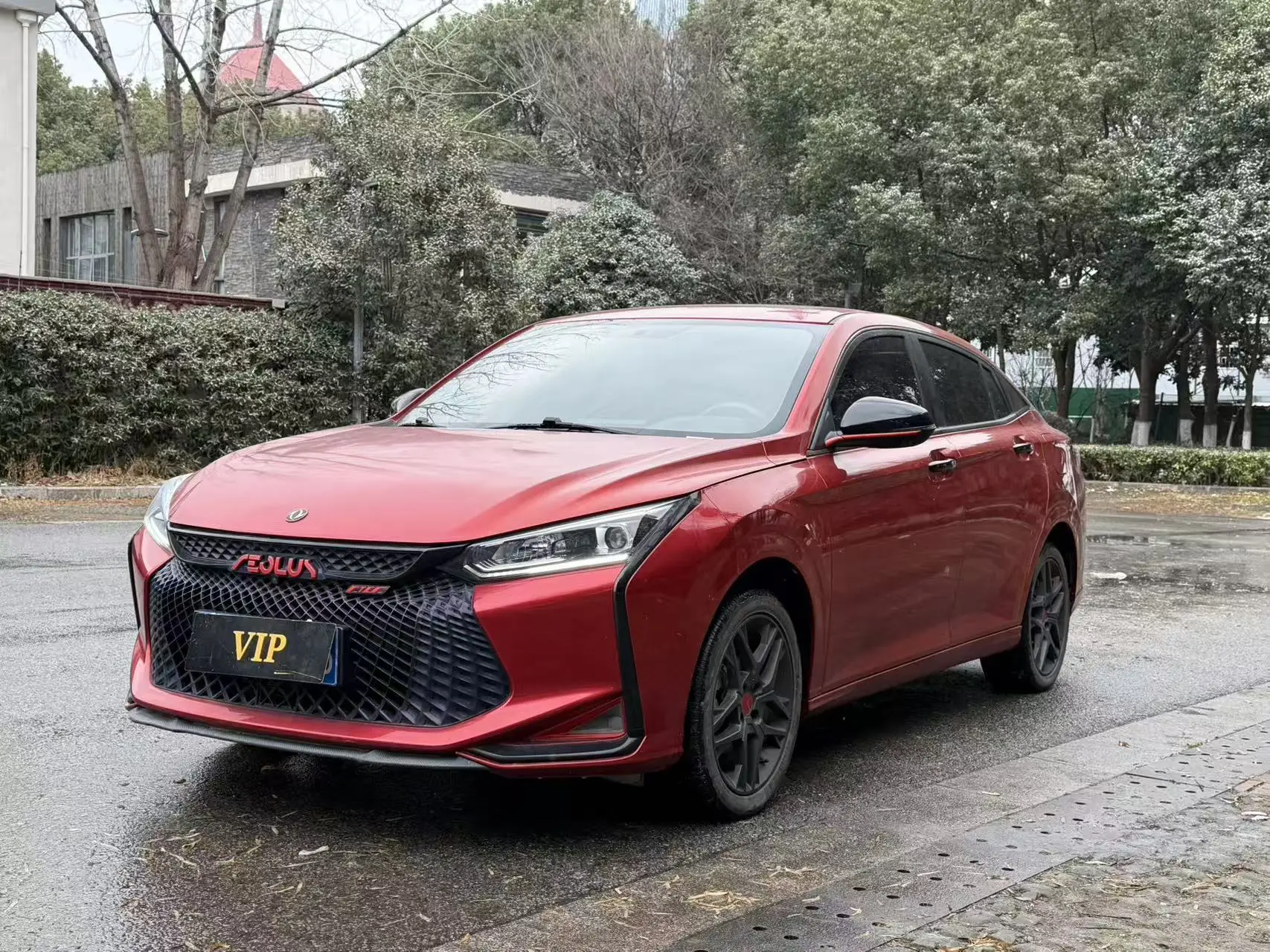 Dongfeng Yixuan  из Китая