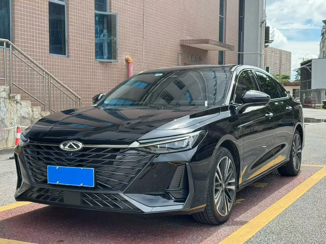 Chery Arrizo 8  из Китая