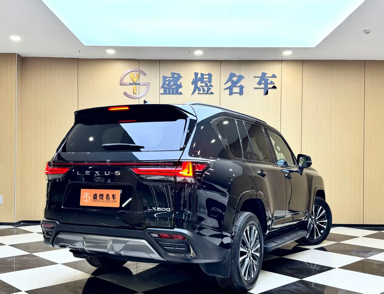 Lexus LX